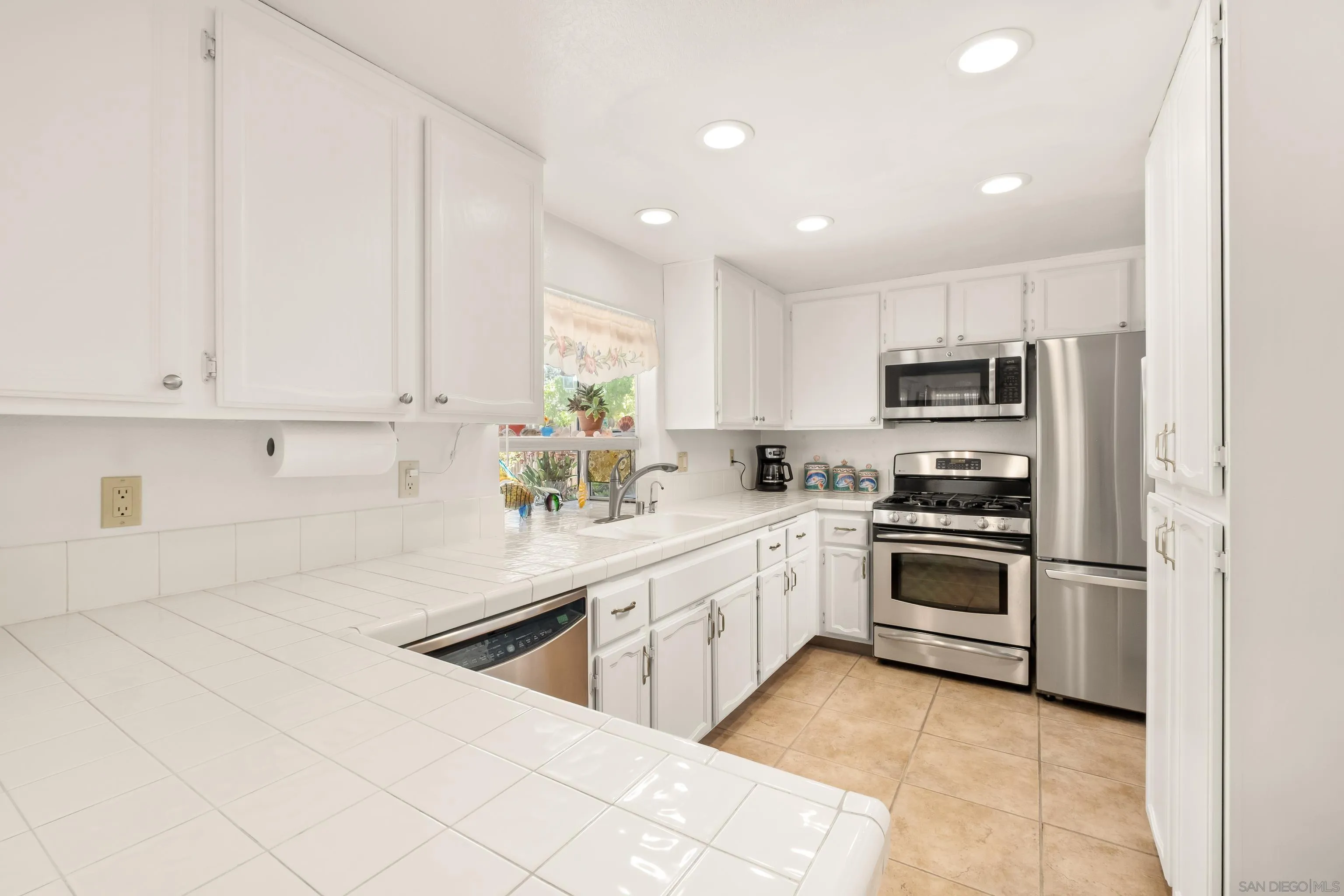 https://cdn.realtyfeed.com/cdn/127/260014855/64cd71841286fa8ed71bfbf9d3deec3b.webp