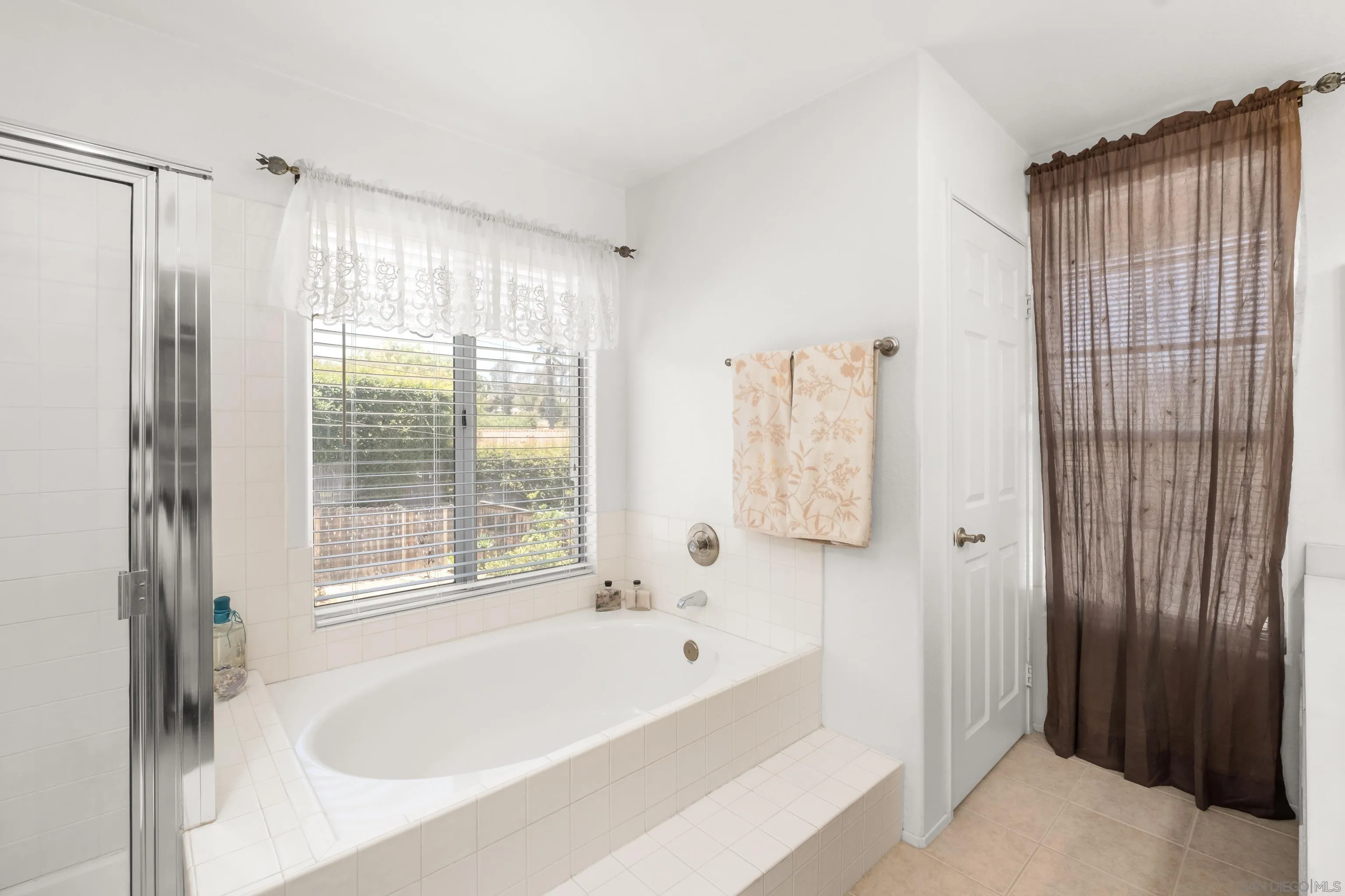 https://cdn.realtyfeed.com/cdn/127/260014855/7ec659e1d07223767b1622483574064f.webp