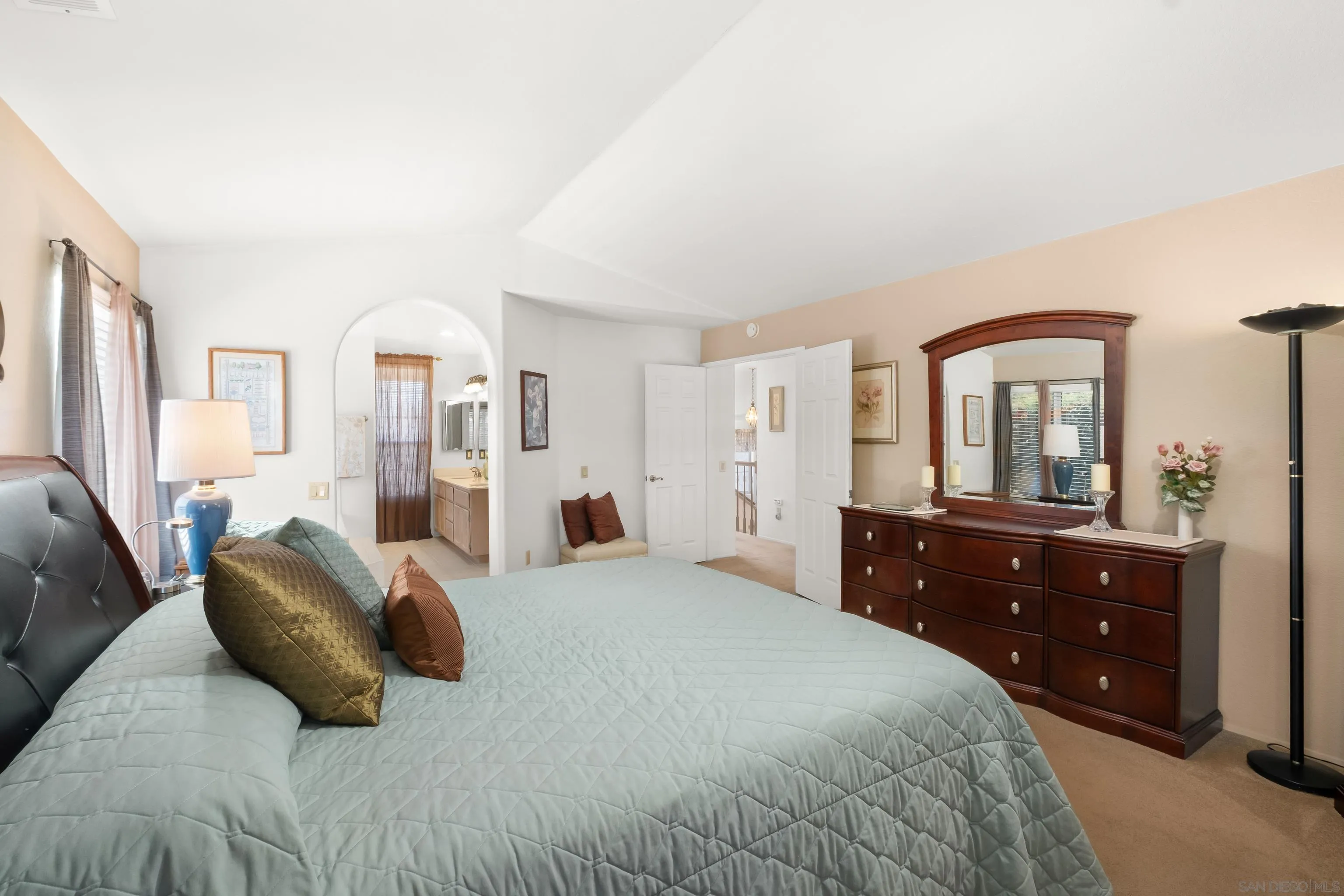 https://cdn.realtyfeed.com/cdn/127/260014855/8f4a5567e989d95d210ac6b38d7a9e51.webp
