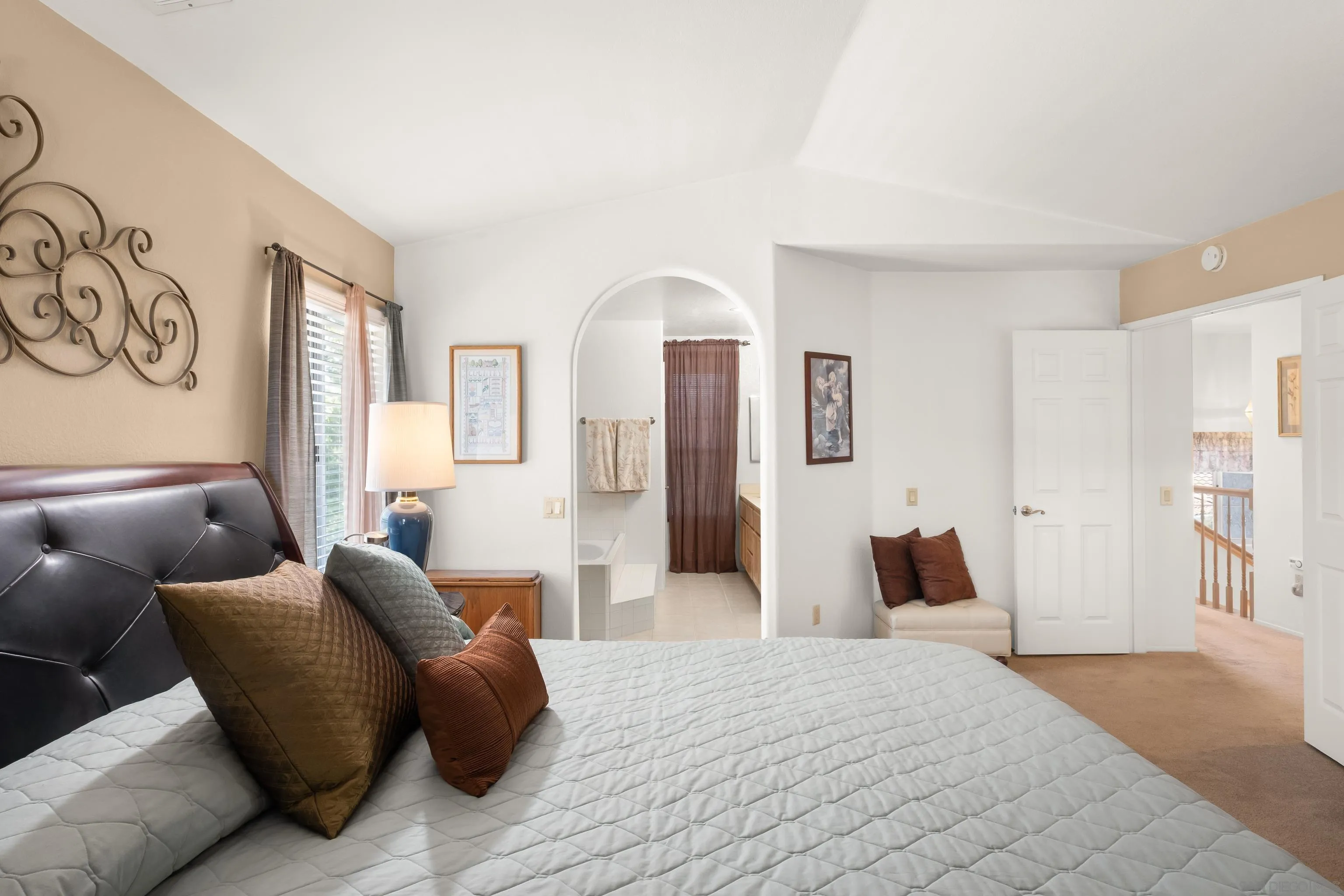 https://cdn.realtyfeed.com/cdn/127/260014855/9c643fdfd30945ff266d5d0245046384.webp