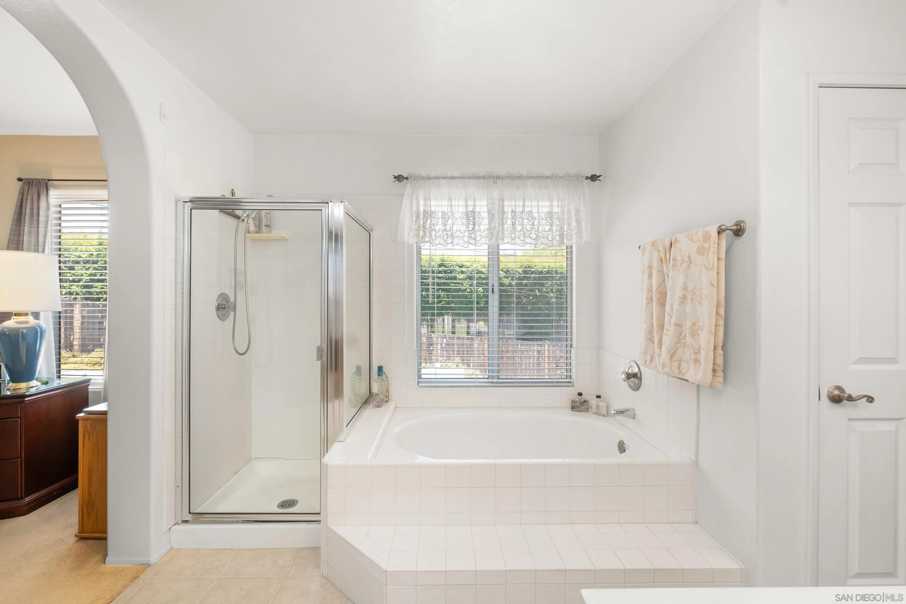 https://cdn.realtyfeed.com/cdn/127/260014855/b8174a3a714bdff093998e507c650db8.webp