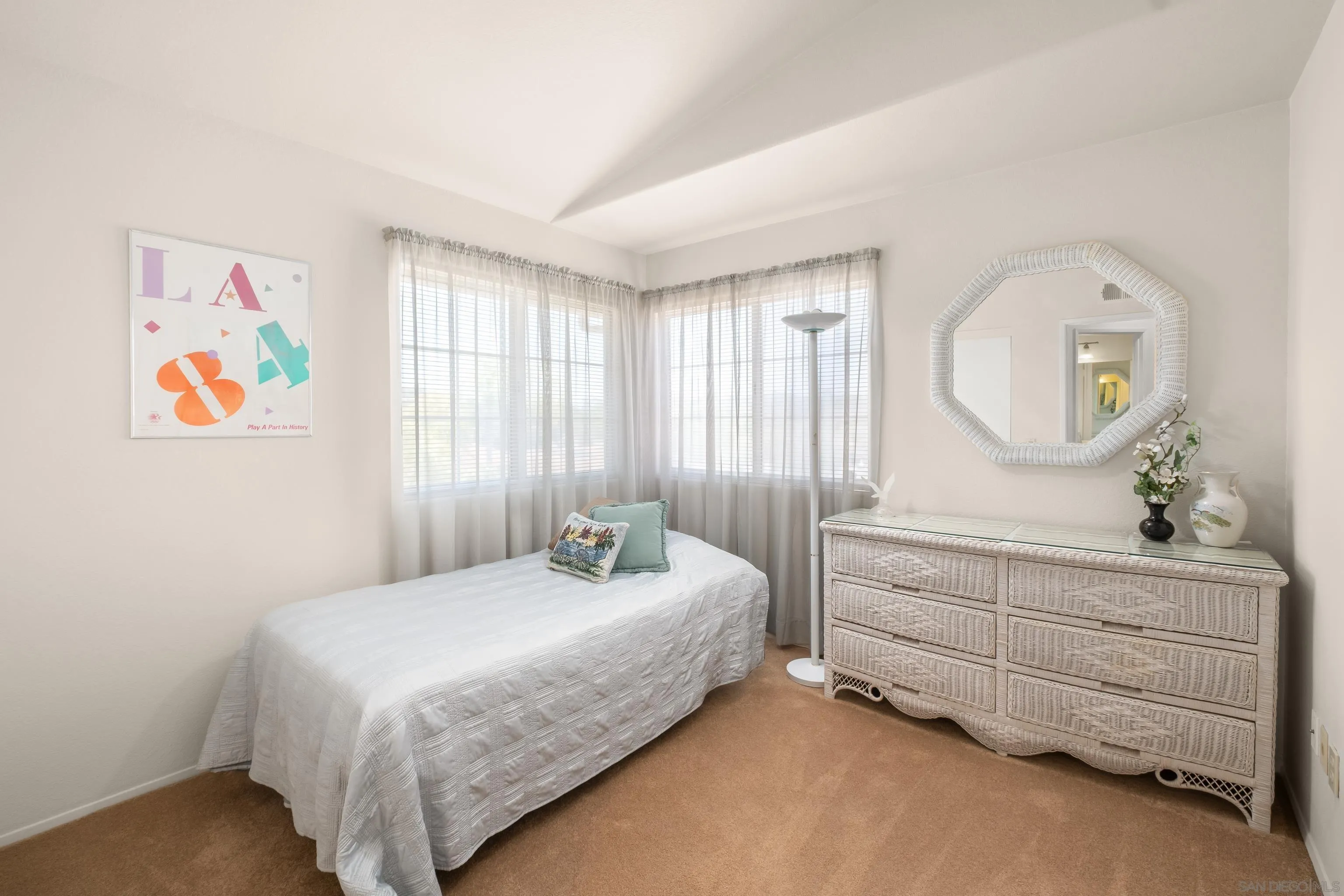https://cdn.realtyfeed.com/cdn/127/260014855/f108fbc3fa9d6edaeb2cb57528c1cd3f.webp