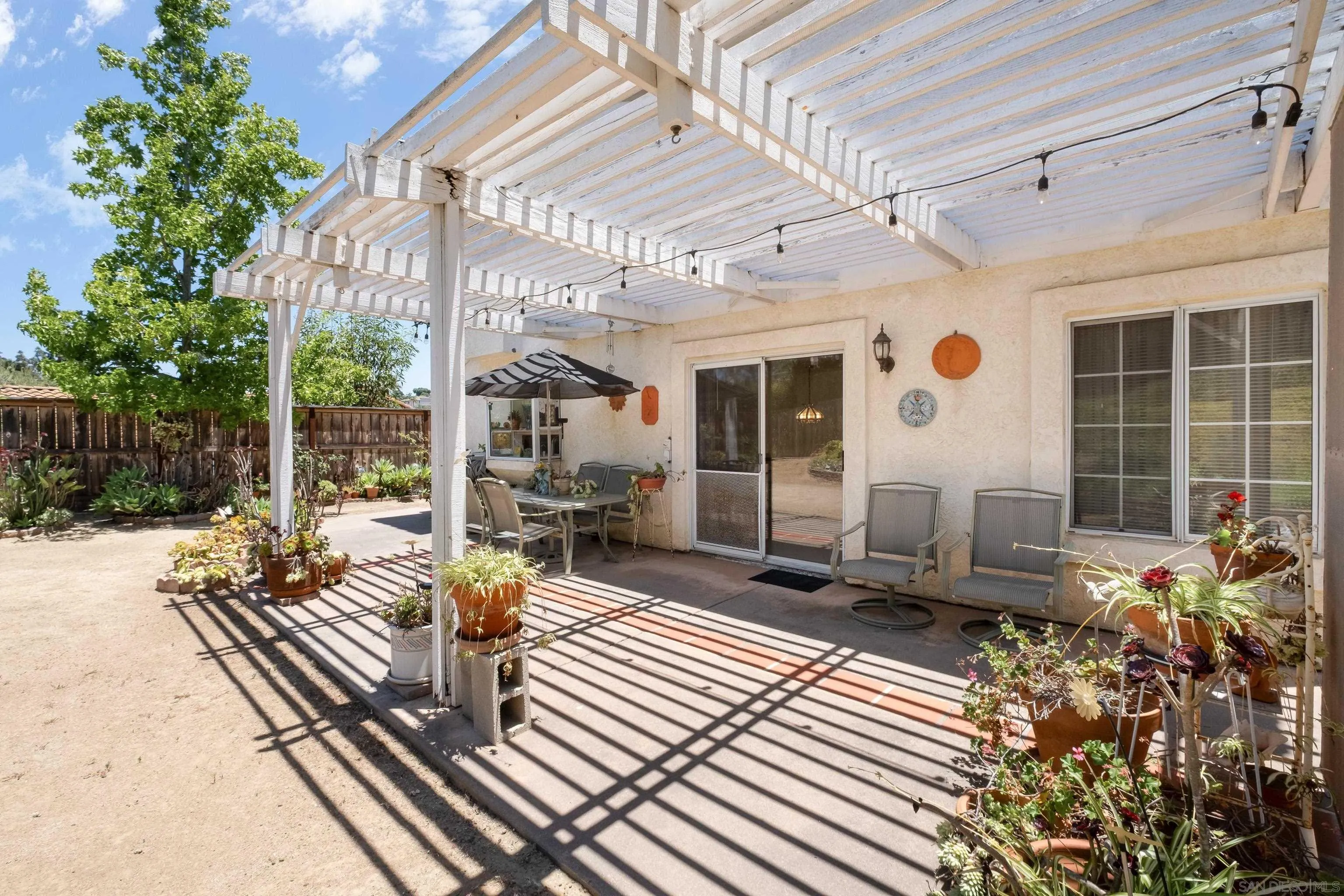 https://cdn.realtyfeed.com/cdn/127/260014855/fcad4cdb36bb856fa903a65388199cd6.webp