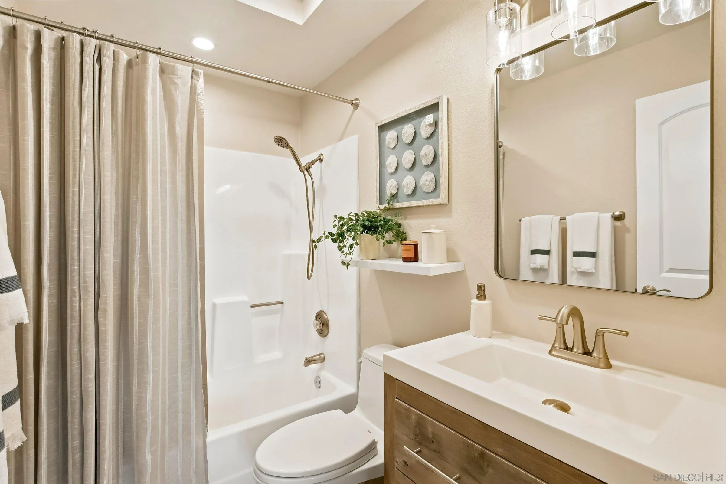 Photo #14: 260014856 Listing: Photo #14