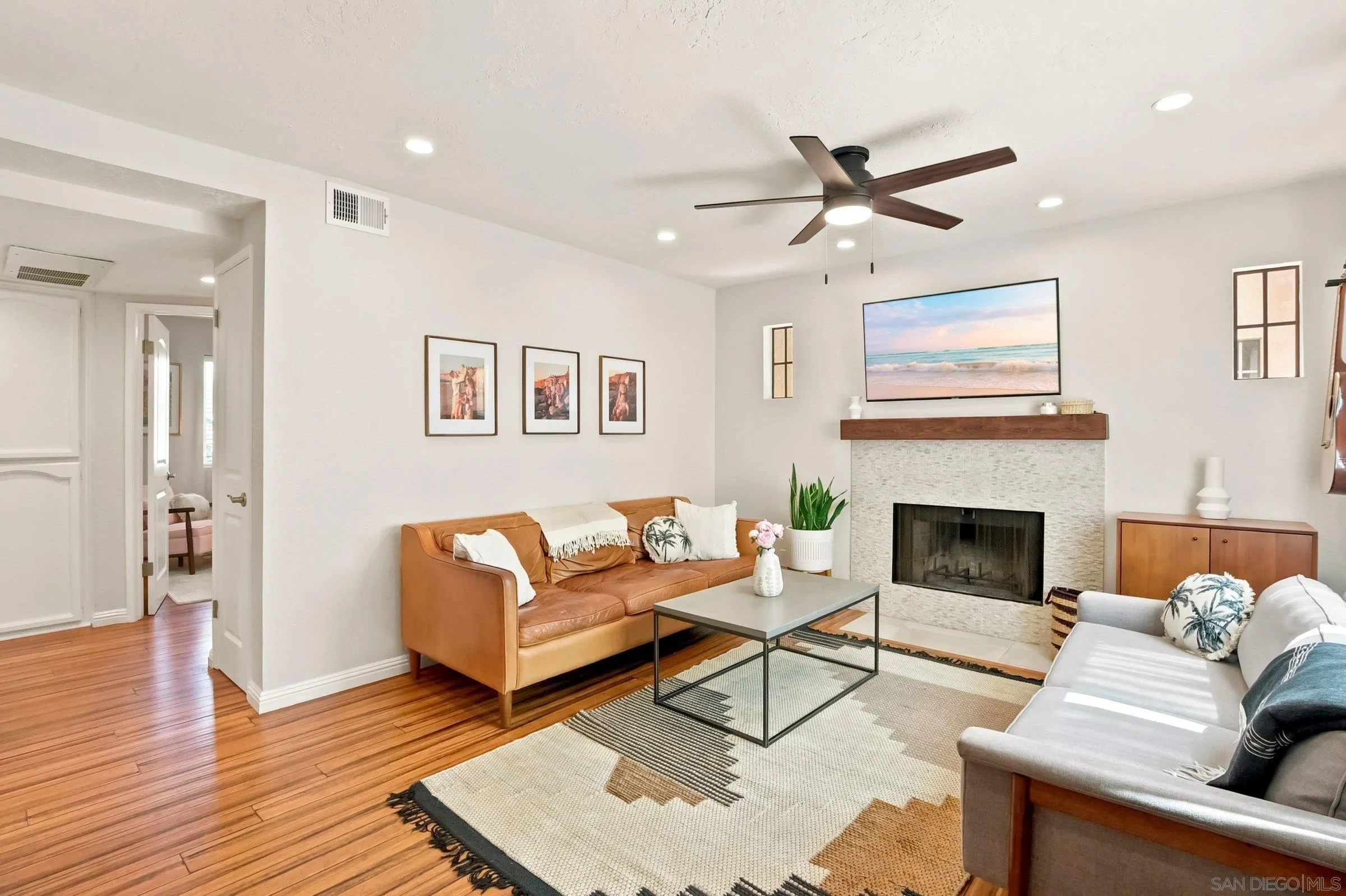 Photo #3: 260014856 Listing: Photo #3