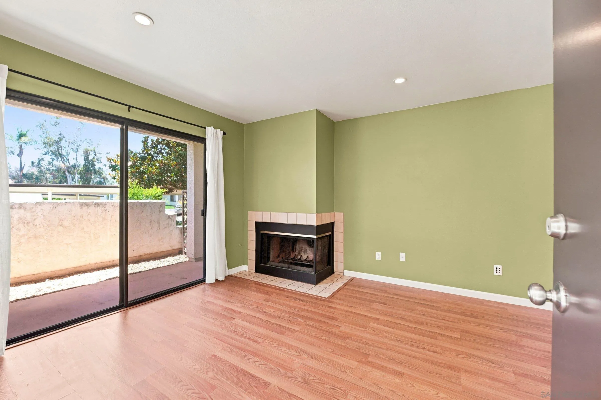 Photo #5: 260014857 Listing: Photo #5