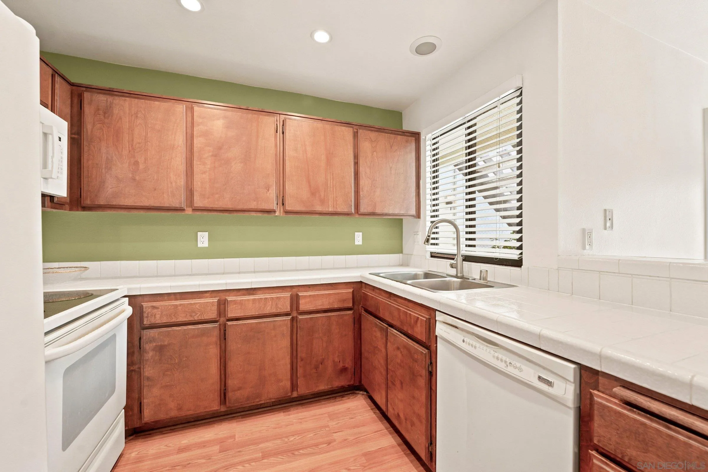 Photo #11: 260014857 Listing: Photo #11