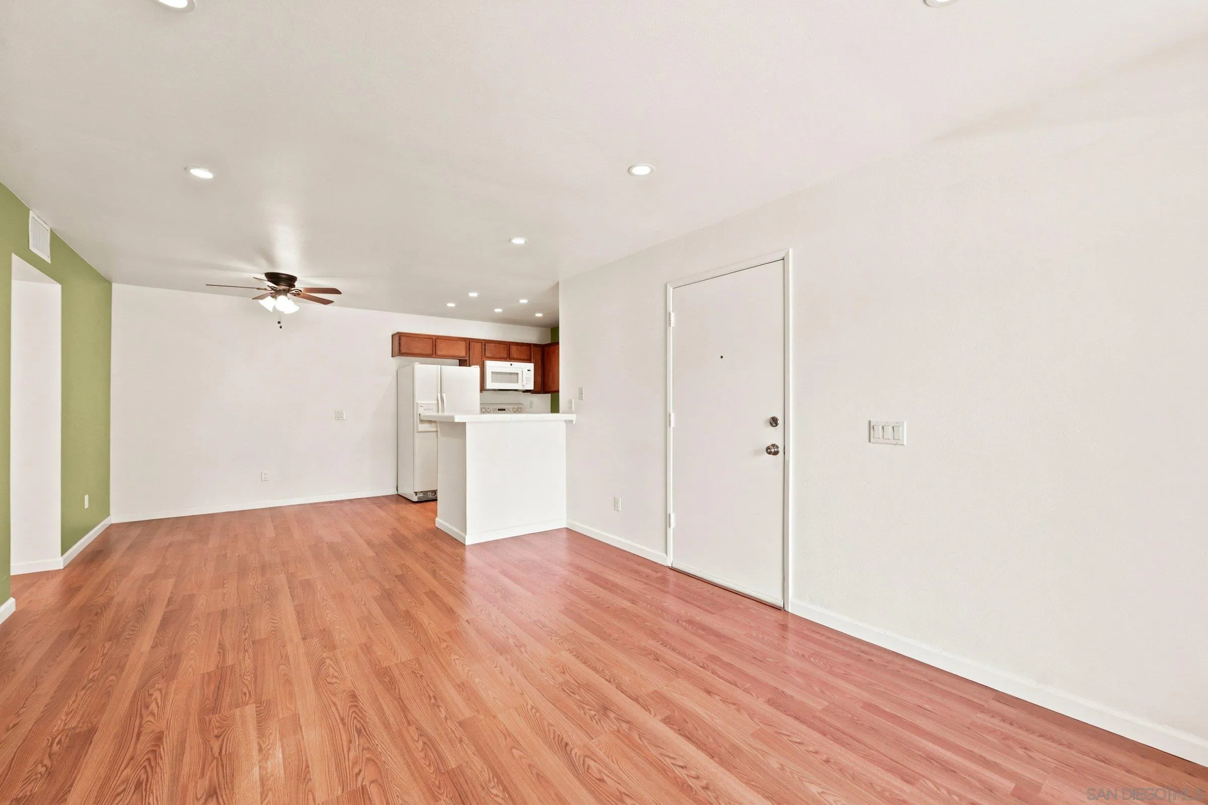 Photo #7: 260014857 Listing: Photo #7