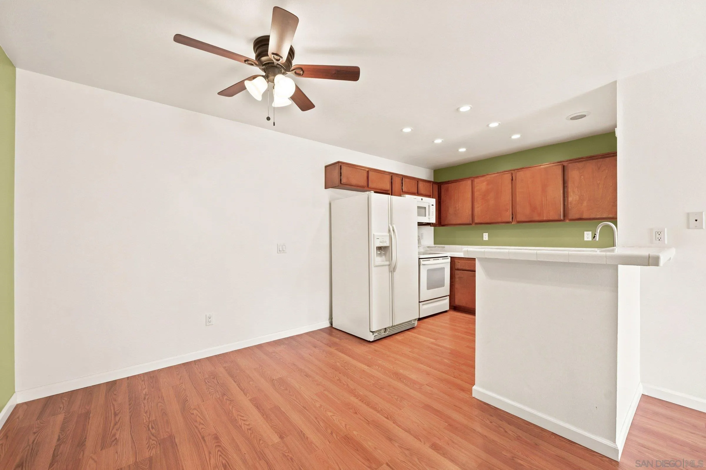Photo #9: 260014857 Listing: Photo #9