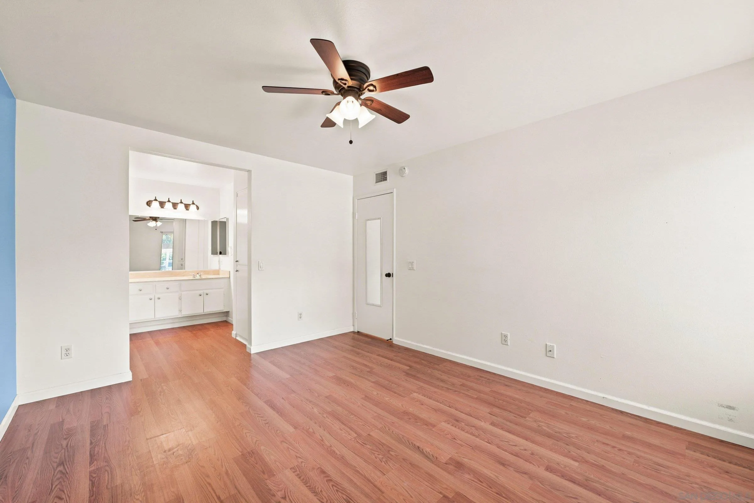 Photo #23: 260014857 Listing: Photo #23