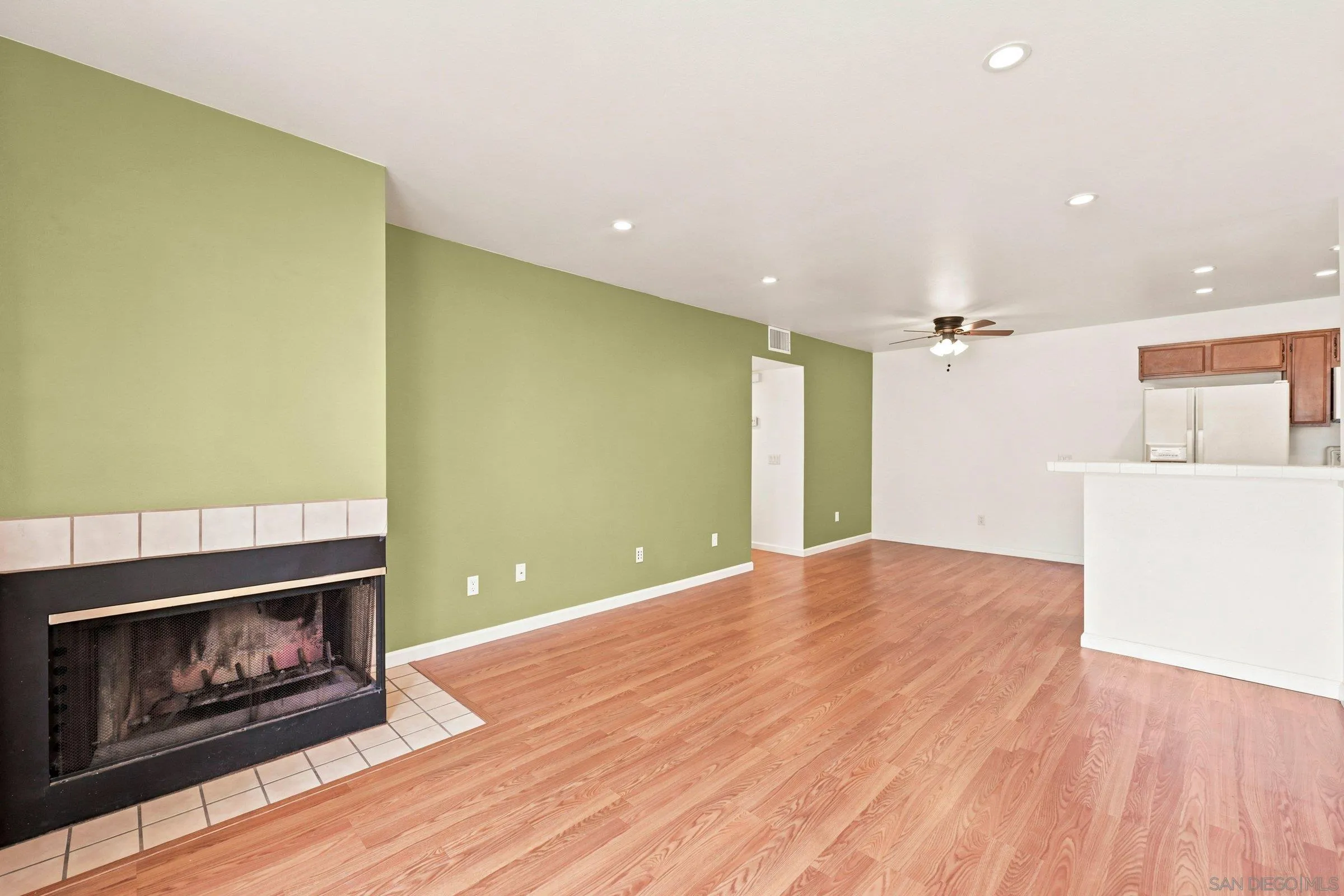 Photo #6: 260014857 Listing: Photo #6