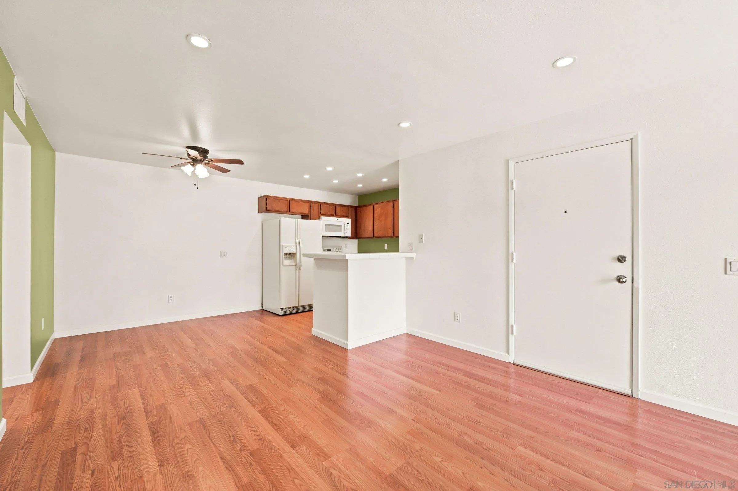 Photo #8: 260014857 Listing: Photo #8