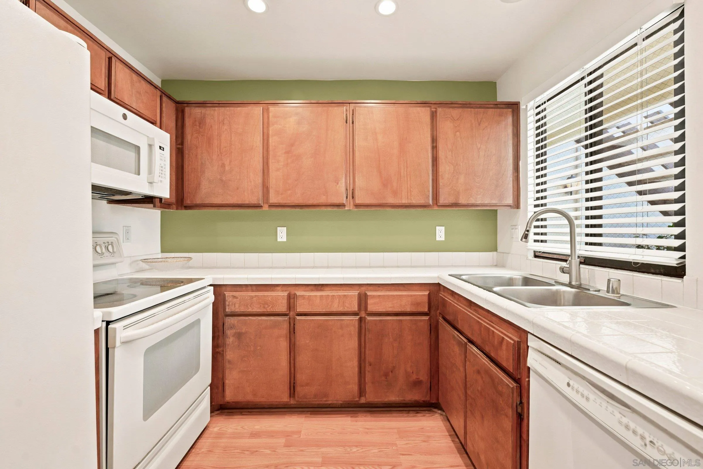 Photo #12: 260014857 Listing: Photo #12