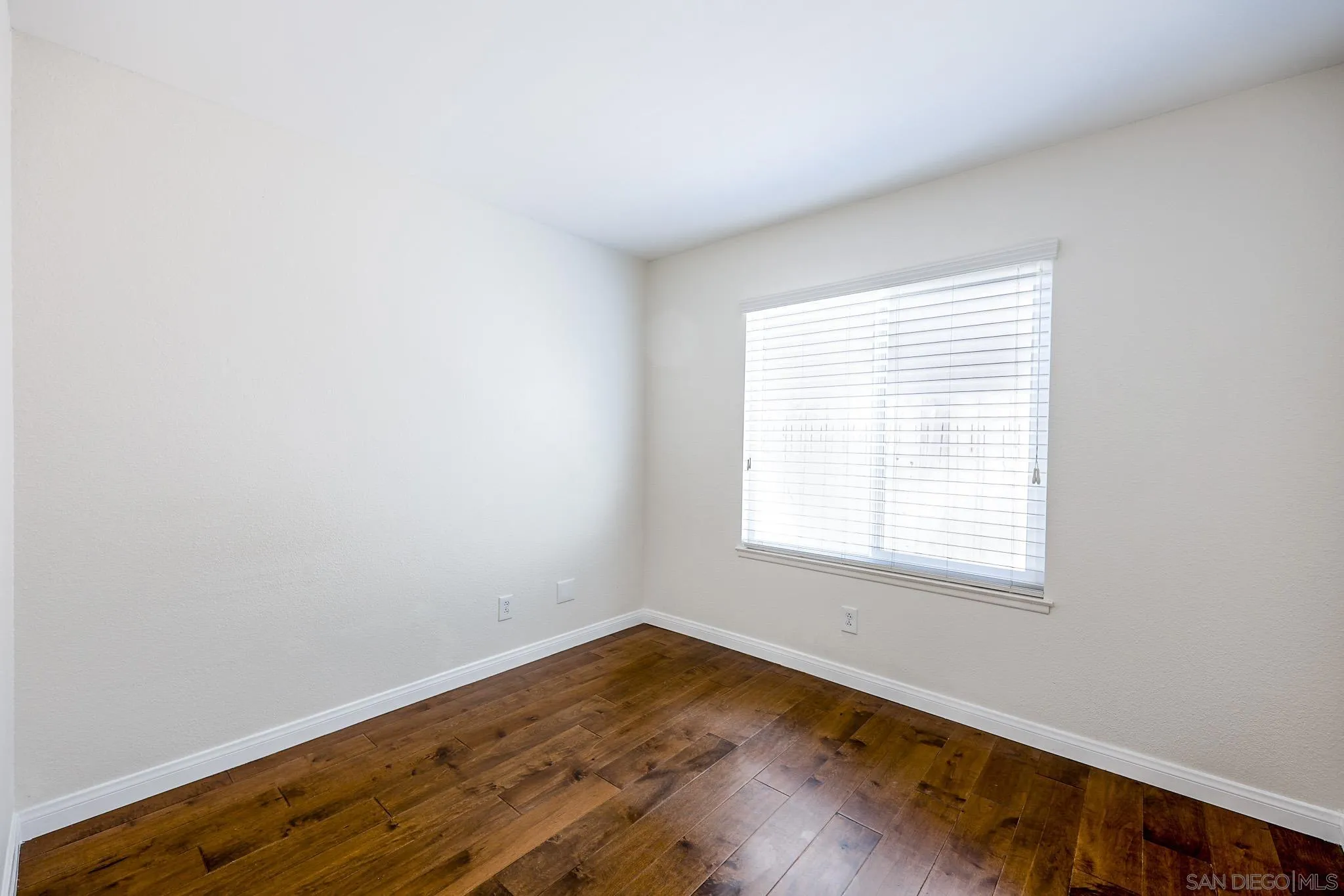 https://cdn.realtyfeed.com/cdn/127/260014860/4161f604ec4a3dbb4f91379cd7706dc2.webp