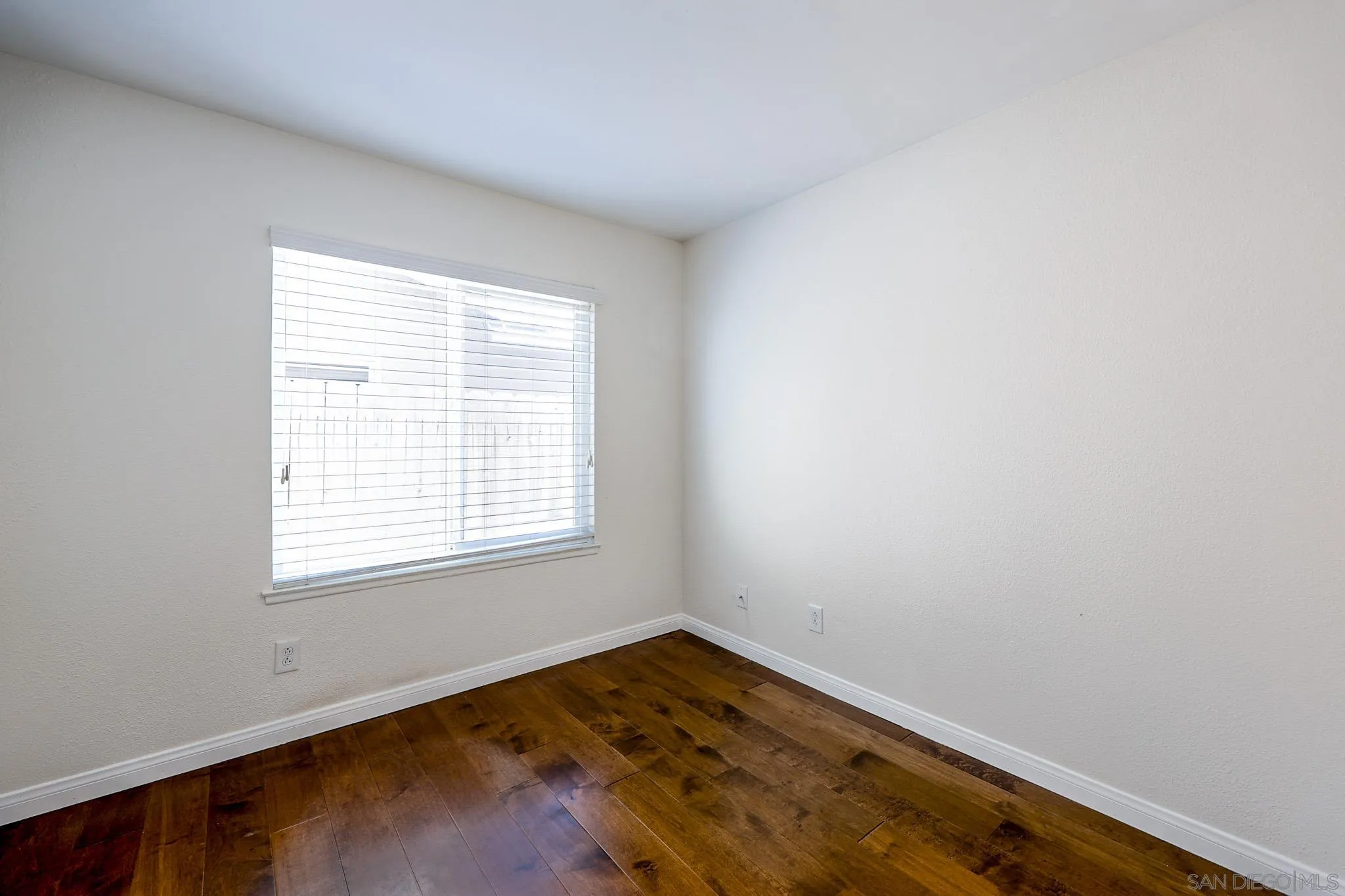 https://cdn.realtyfeed.com/cdn/127/260014860/4bc567ec353422e7e7301c763a18d507.webp