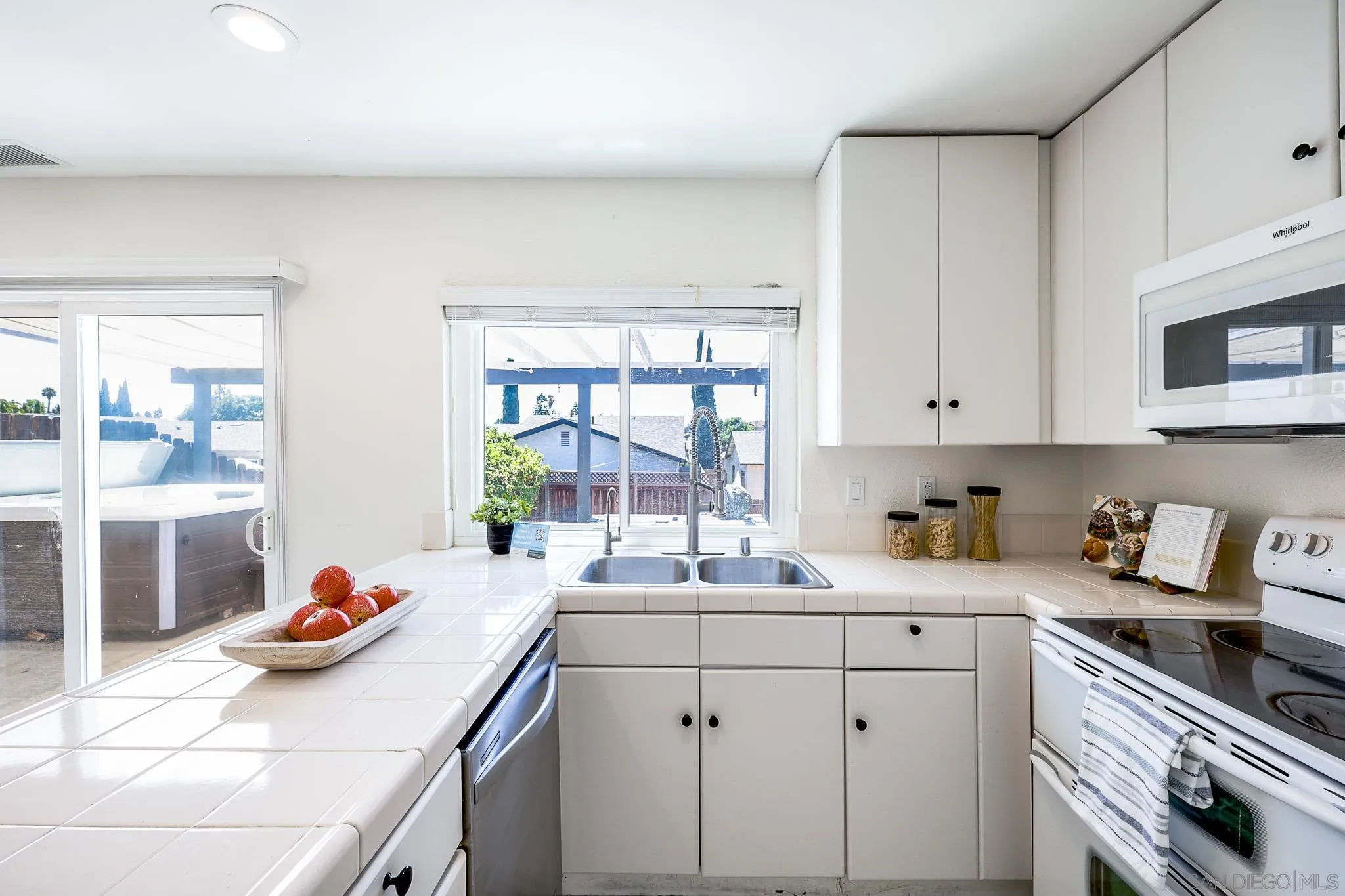 https://cdn.realtyfeed.com/cdn/127/260014860/50328011025a15298c97daa4f20132db.webp