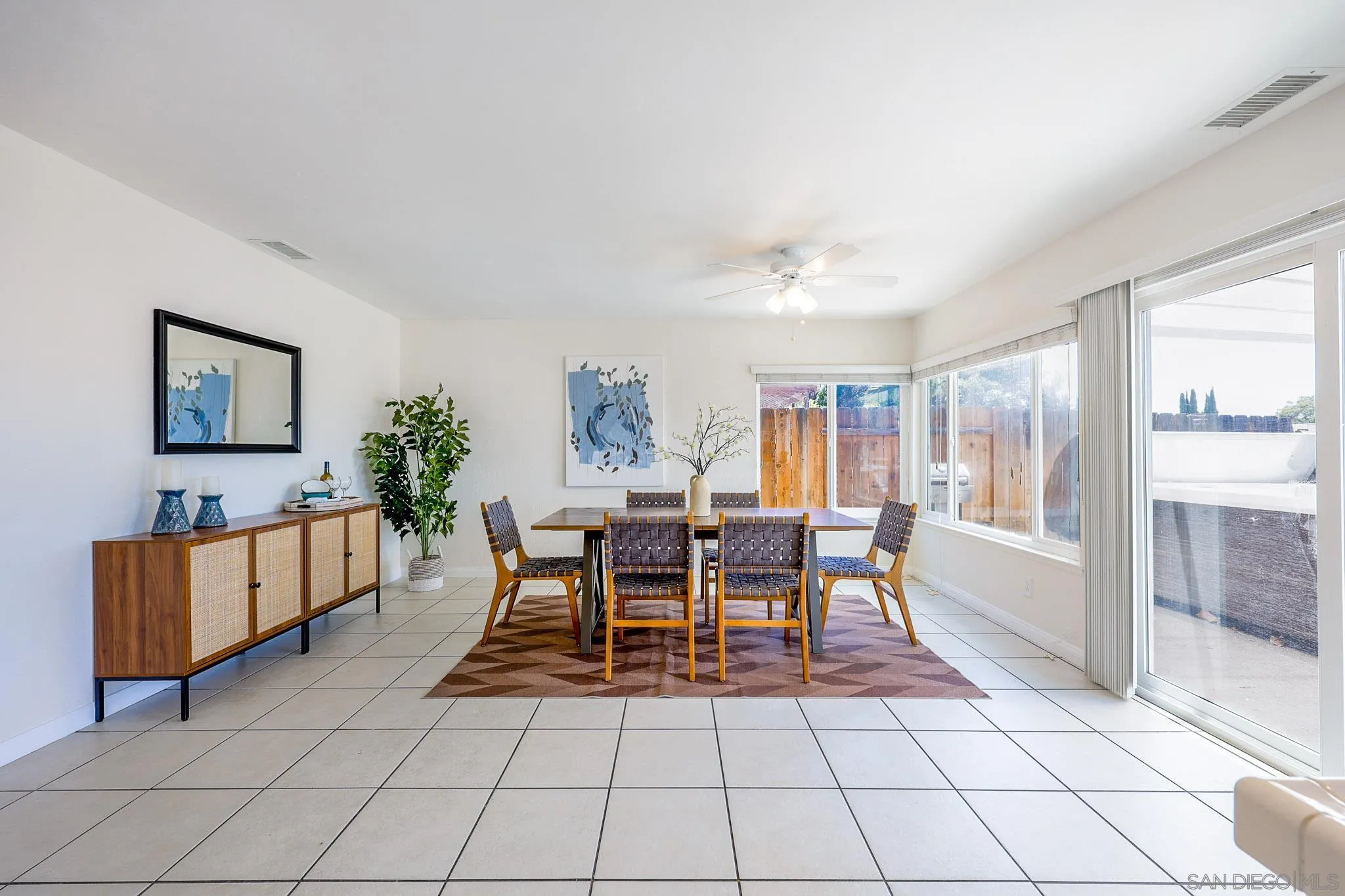 https://cdn.realtyfeed.com/cdn/127/260014860/50c59f42642ceb0cf508f9c53502185a.webp