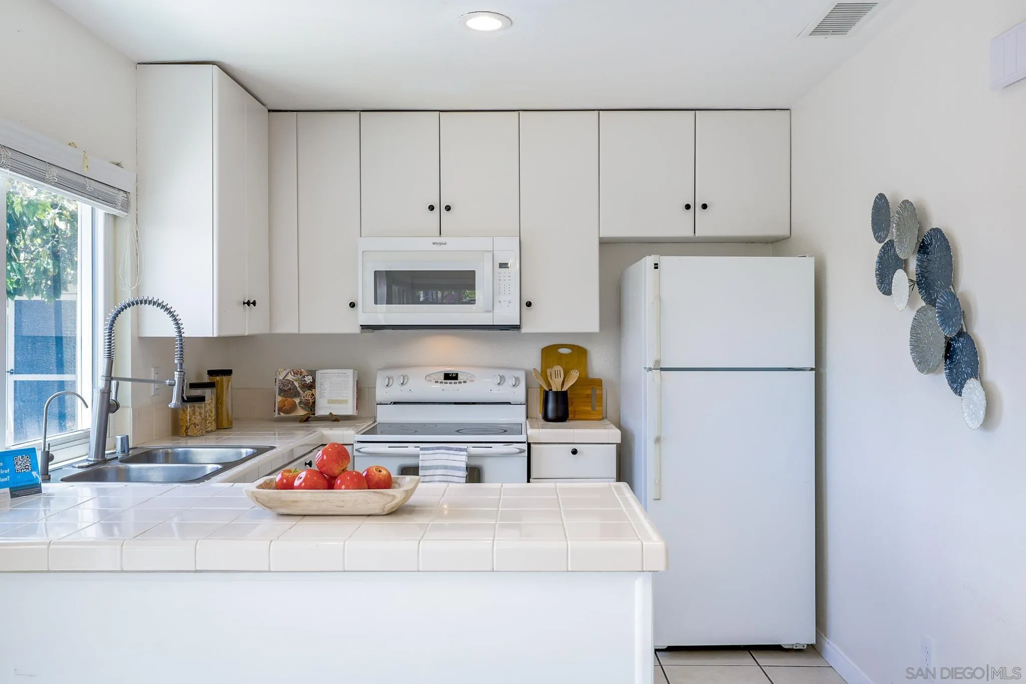 https://cdn.realtyfeed.com/cdn/127/260014860/c7daba72bca288cedc69029eccb2a825.webp