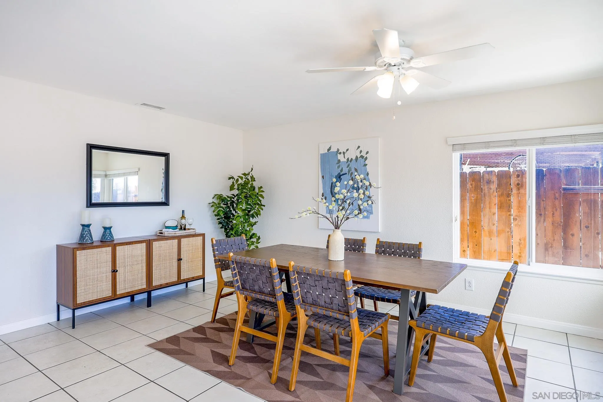 https://cdn.realtyfeed.com/cdn/127/260014860/e0a1f7d768bd22c50cf016bb5016d7b8.webp