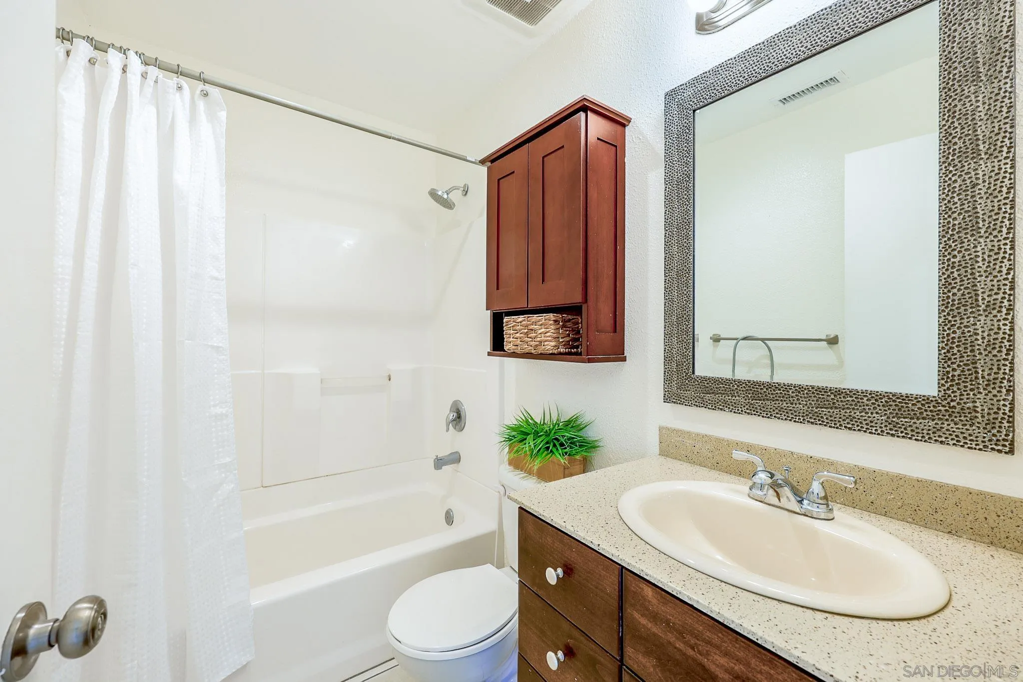 https://cdn.realtyfeed.com/cdn/127/260014860/ef582480668e47fbc9ceb4dfbe849dfc.webp