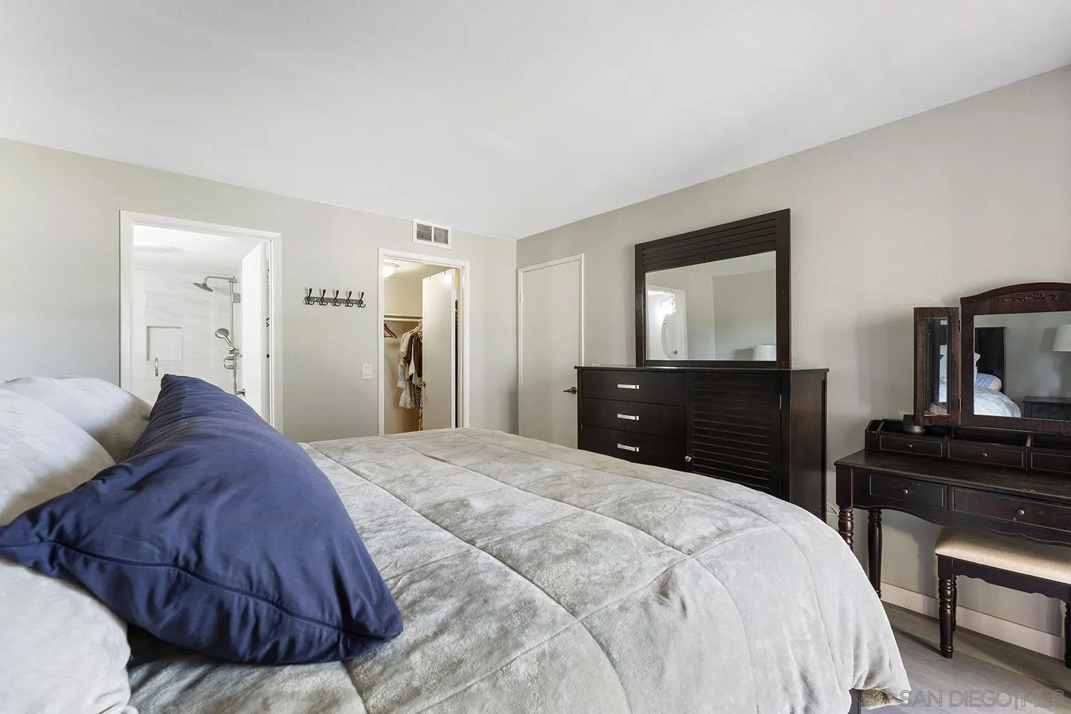 https://cdn.realtyfeed.com/cdn/127/260014866/20560fc1236319bd649c2346620554b7.webp