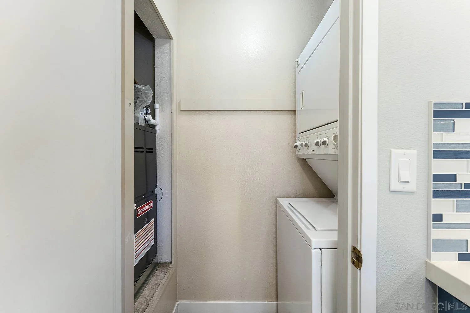 https://cdn.realtyfeed.com/cdn/127/260014866/727b5beb4d5f68de43eaa1f7bc21e26f.webp