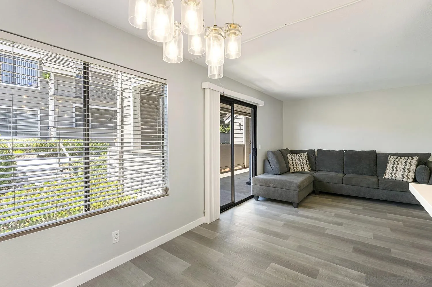 https://cdn.realtyfeed.com/cdn/127/260014866/aaeb68230db778e235de2bdf3313b880.webp