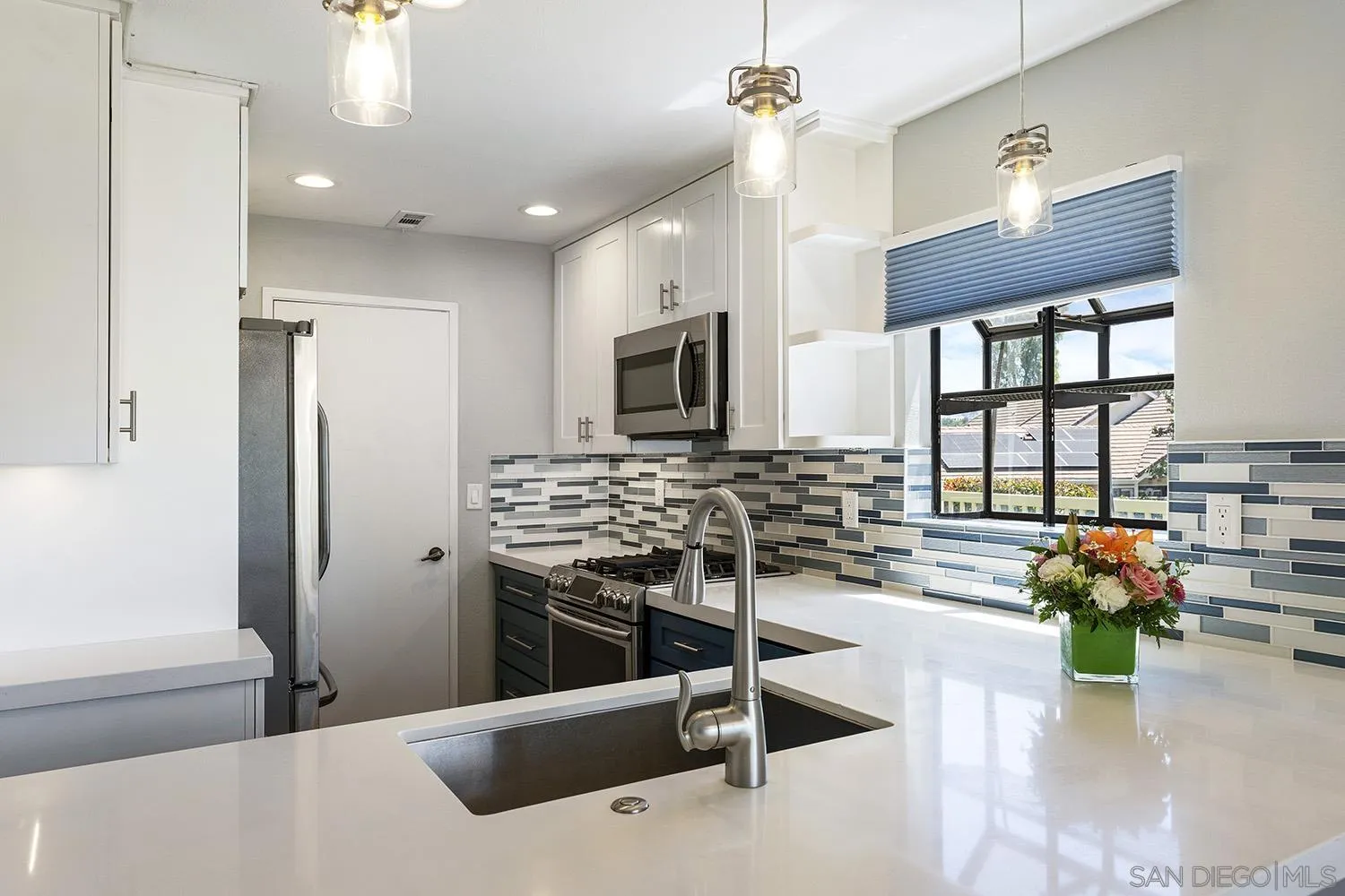 https://cdn.realtyfeed.com/cdn/127/260014866/b8f5152a83f6c9658091db0b96682fa2.webp