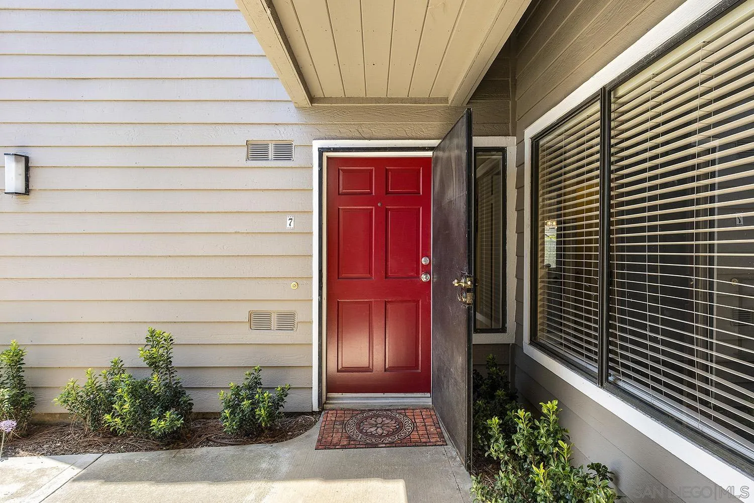 https://cdn.realtyfeed.com/cdn/127/260014866/f4560770ebb3aef9b65bbd411bf32001.webp