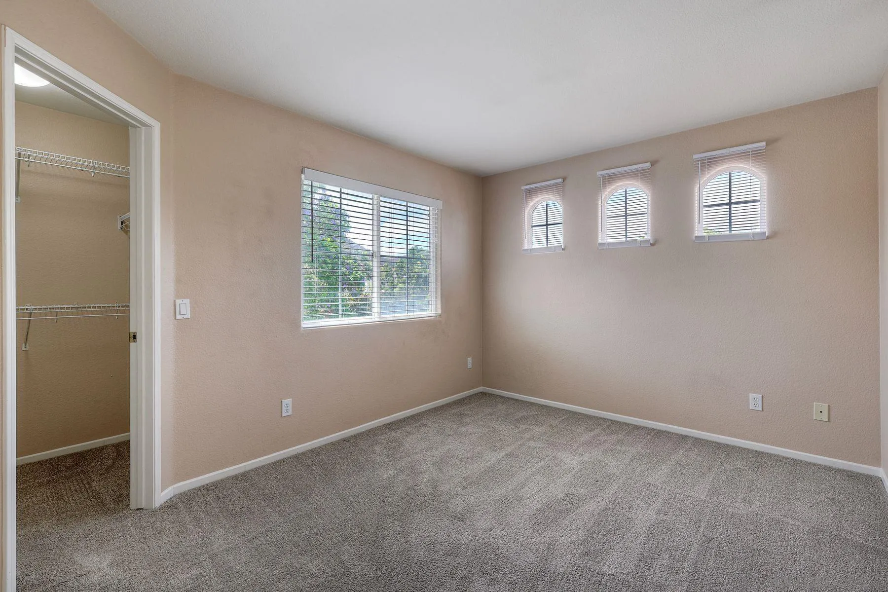 https://cdn.realtyfeed.com/cdn/127/260014872/a7cb566e5c76a8d38669dc67f7097e5c.webp