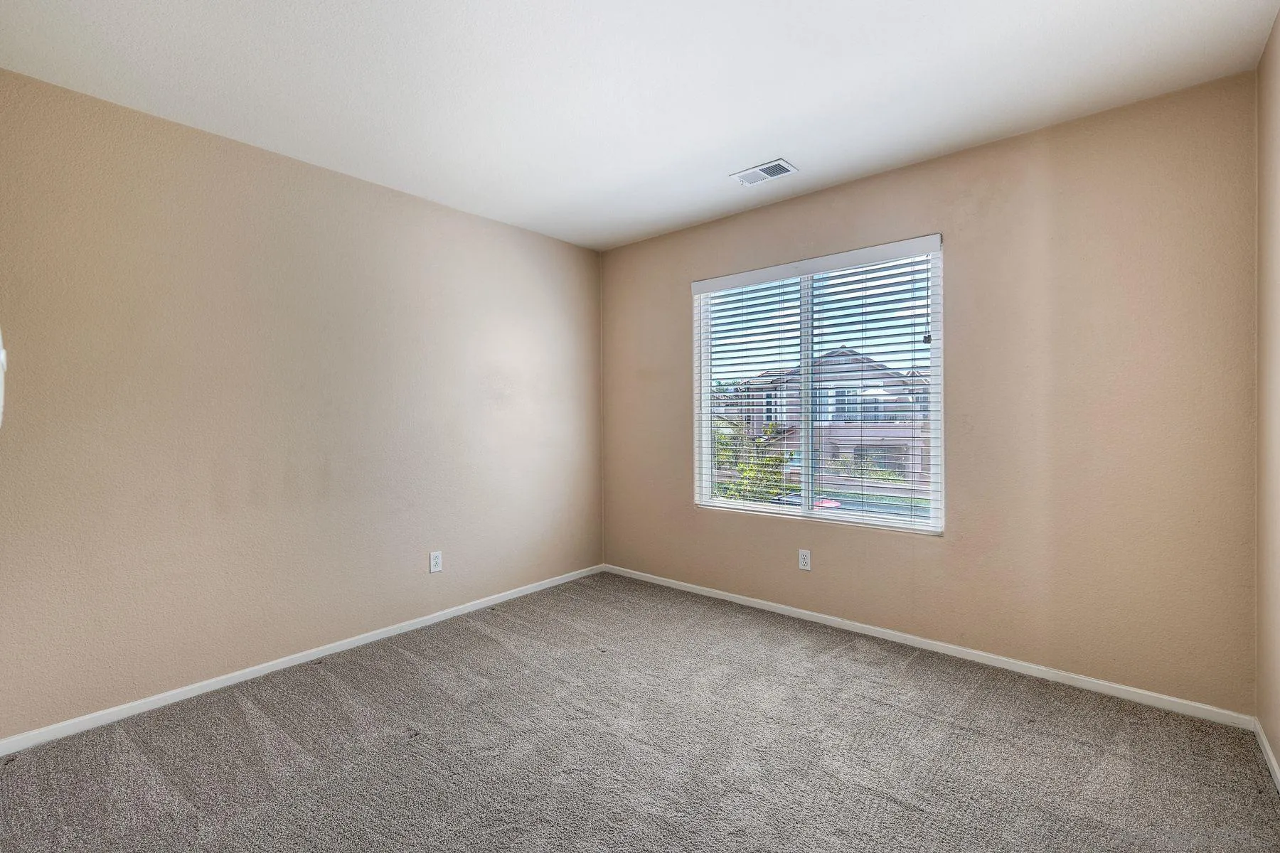 https://cdn.realtyfeed.com/cdn/127/260014872/c14367baeecdbd0b53edb0e65b4e3e85.webp
