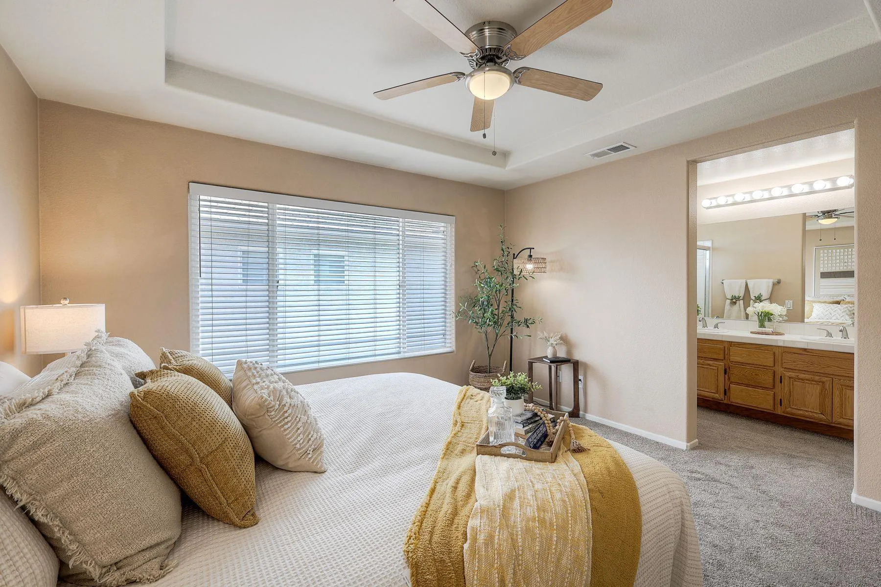 https://cdn.realtyfeed.com/cdn/127/260014872/f13f9df6b721ecb8413a979b965afba2.webp