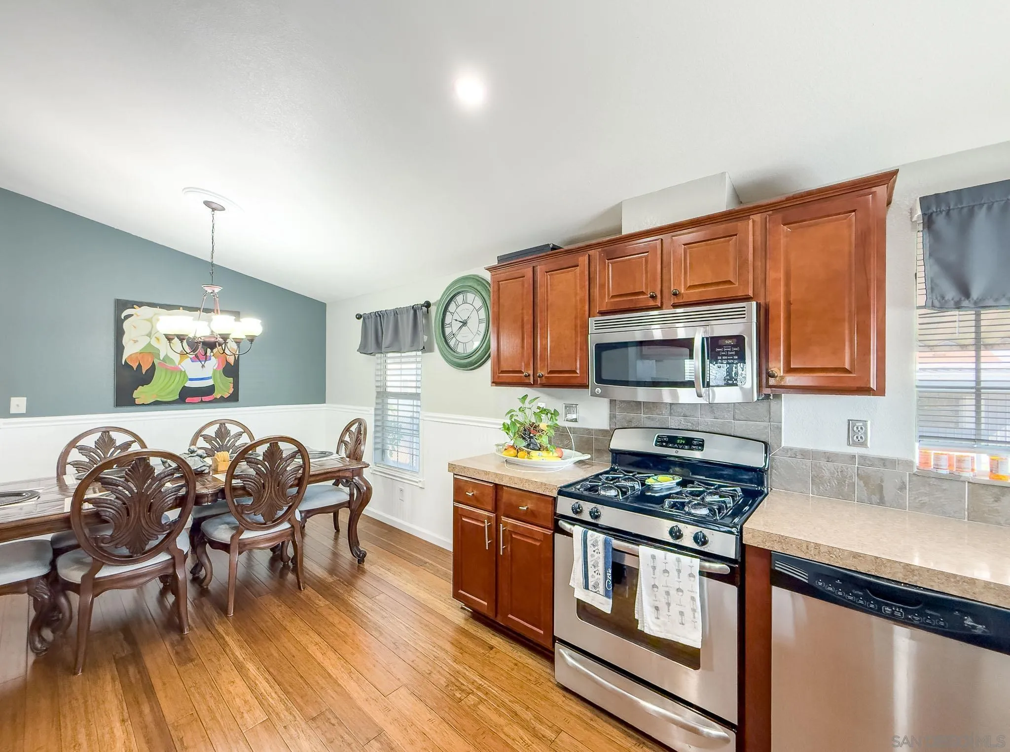 https://cdn.realtyfeed.com/cdn/127/260014876/34c3a624e9bcf4724f03592b3e0c544f.webp