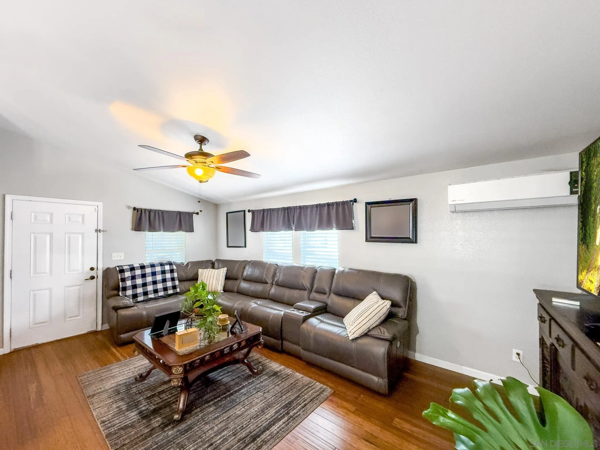https://cdn.realtyfeed.com/cdn/127/260014876/975acf1e059cc63260f0e3a06dc5b516.webp