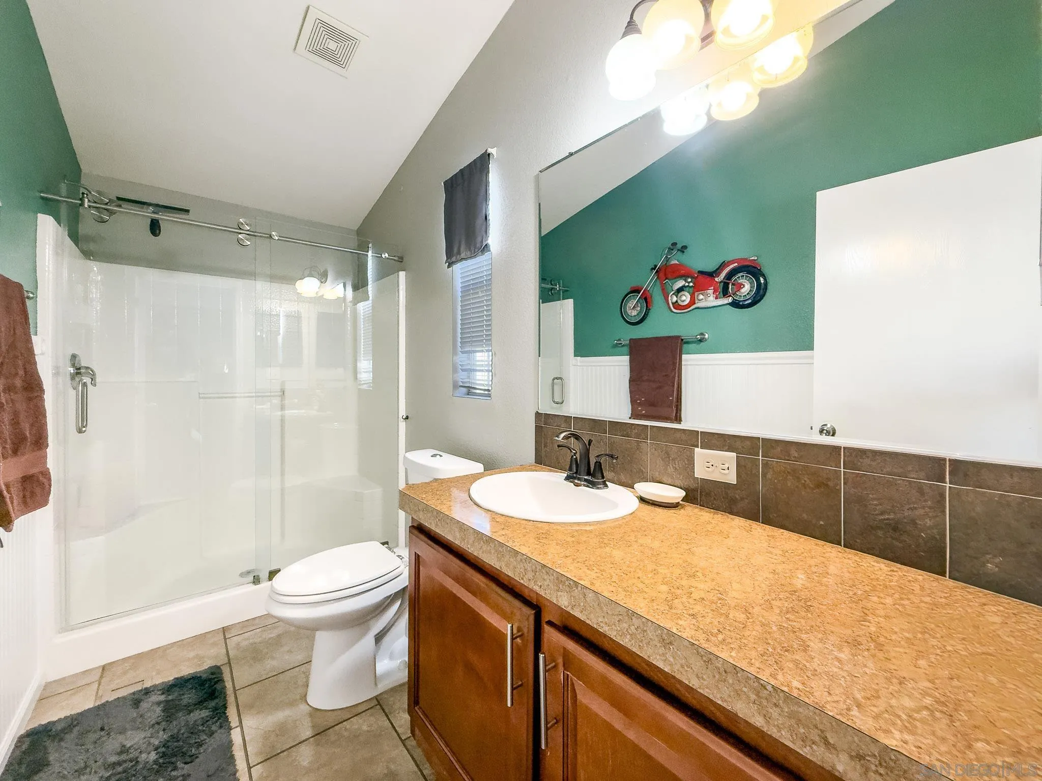 https://cdn.realtyfeed.com/cdn/127/260014876/b0d1a05fe5ba7d388241cfafcbcd6a51.webp