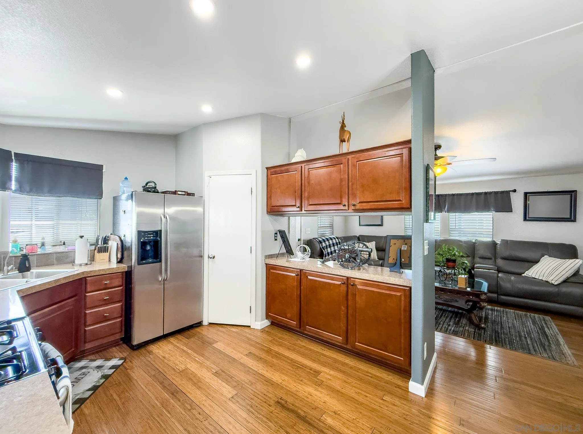 https://cdn.realtyfeed.com/cdn/127/260014876/e47fabfce22267306dcae29bc4212953.webp
