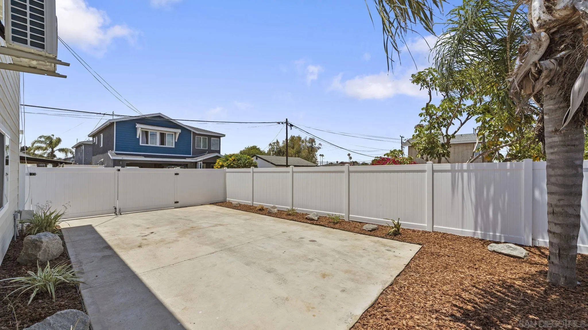 https://cdn.realtyfeed.com/cdn/127/260014877/490f78adf877de89fc1392a926ea183b.webp