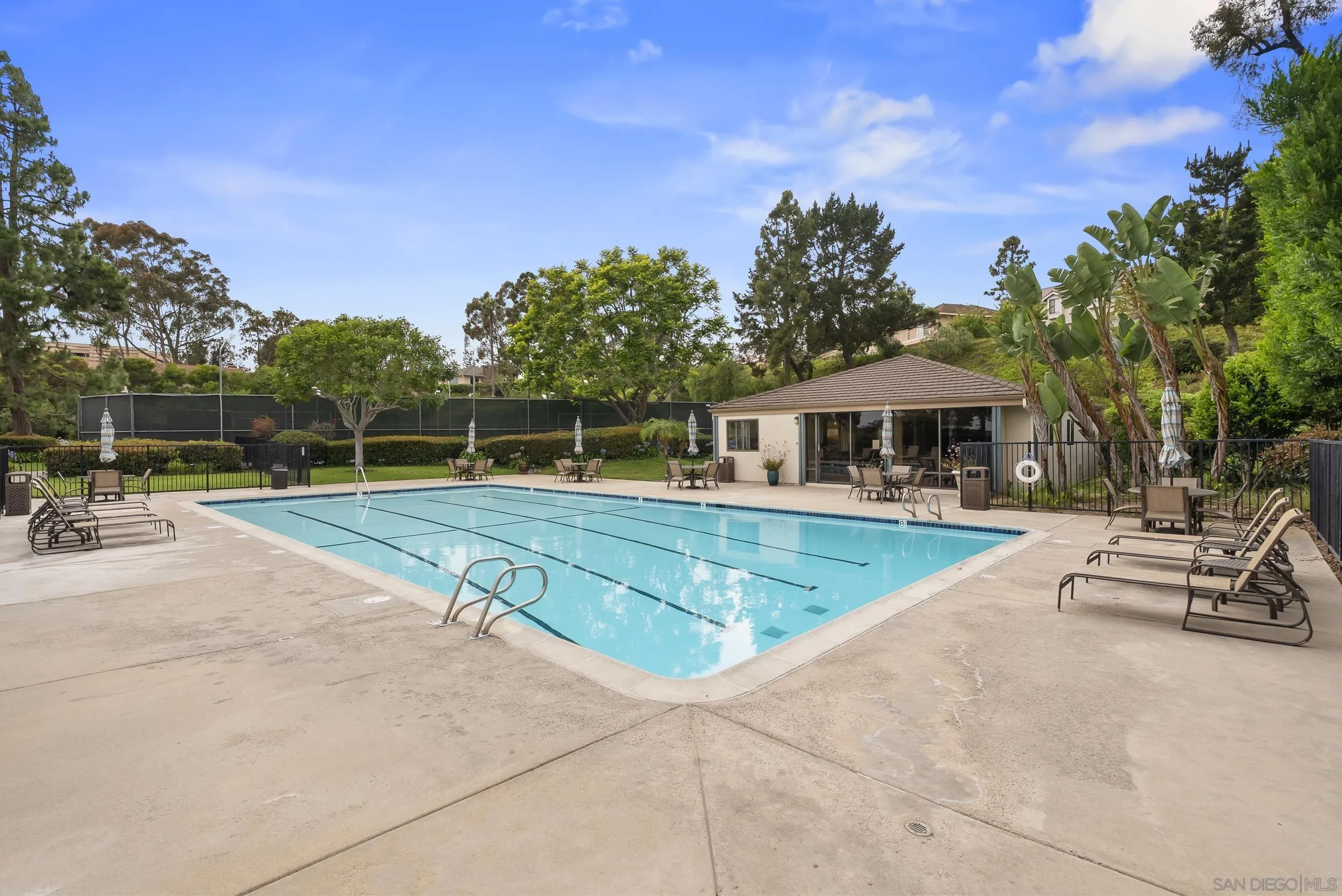 https://cdn.realtyfeed.com/cdn/127/260014880/33bec7b0f891c3932de592ade358bb81.webp