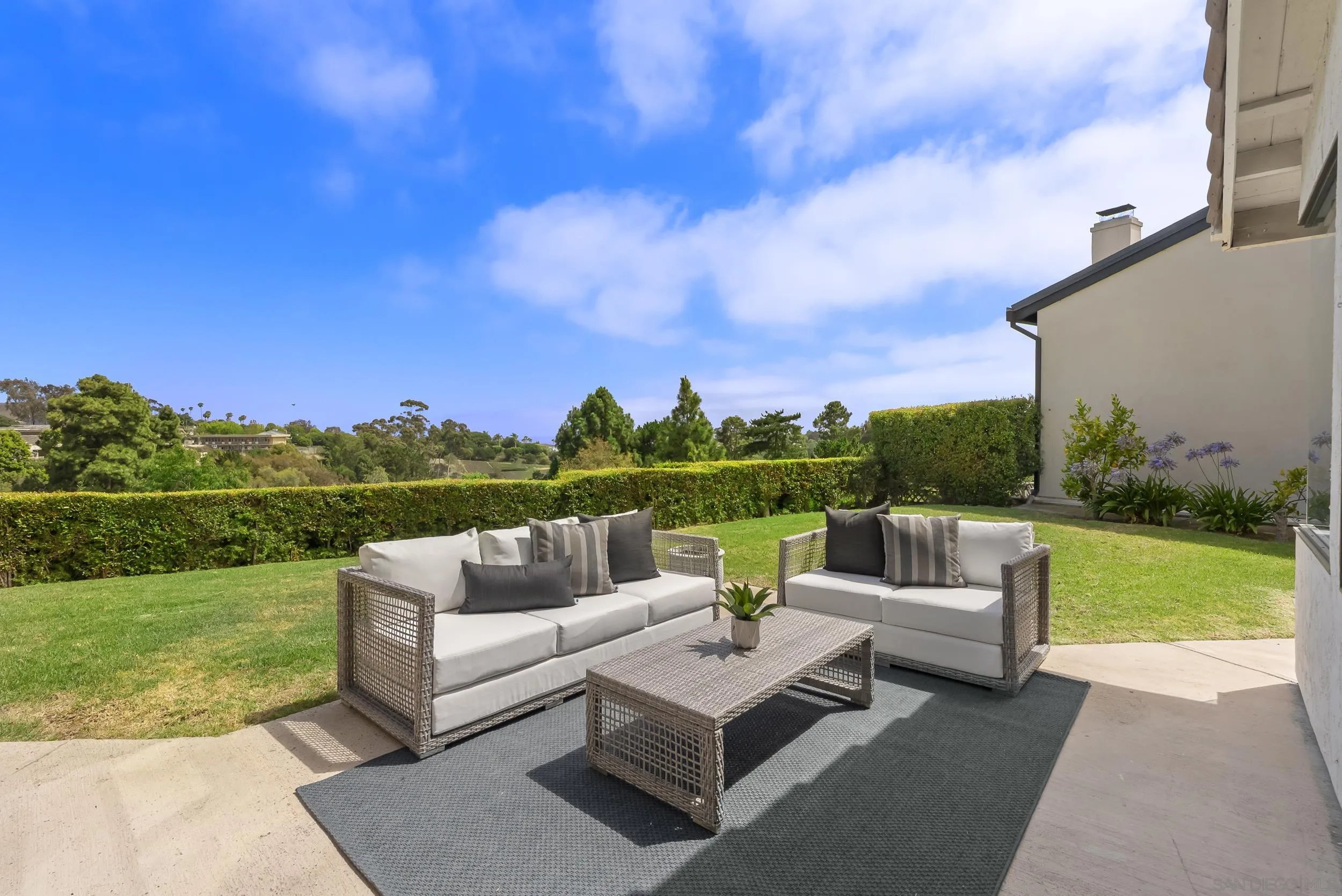 https://cdn.realtyfeed.com/cdn/127/260014880/ba549b14cdd342cae3b16dd128f85198.webp