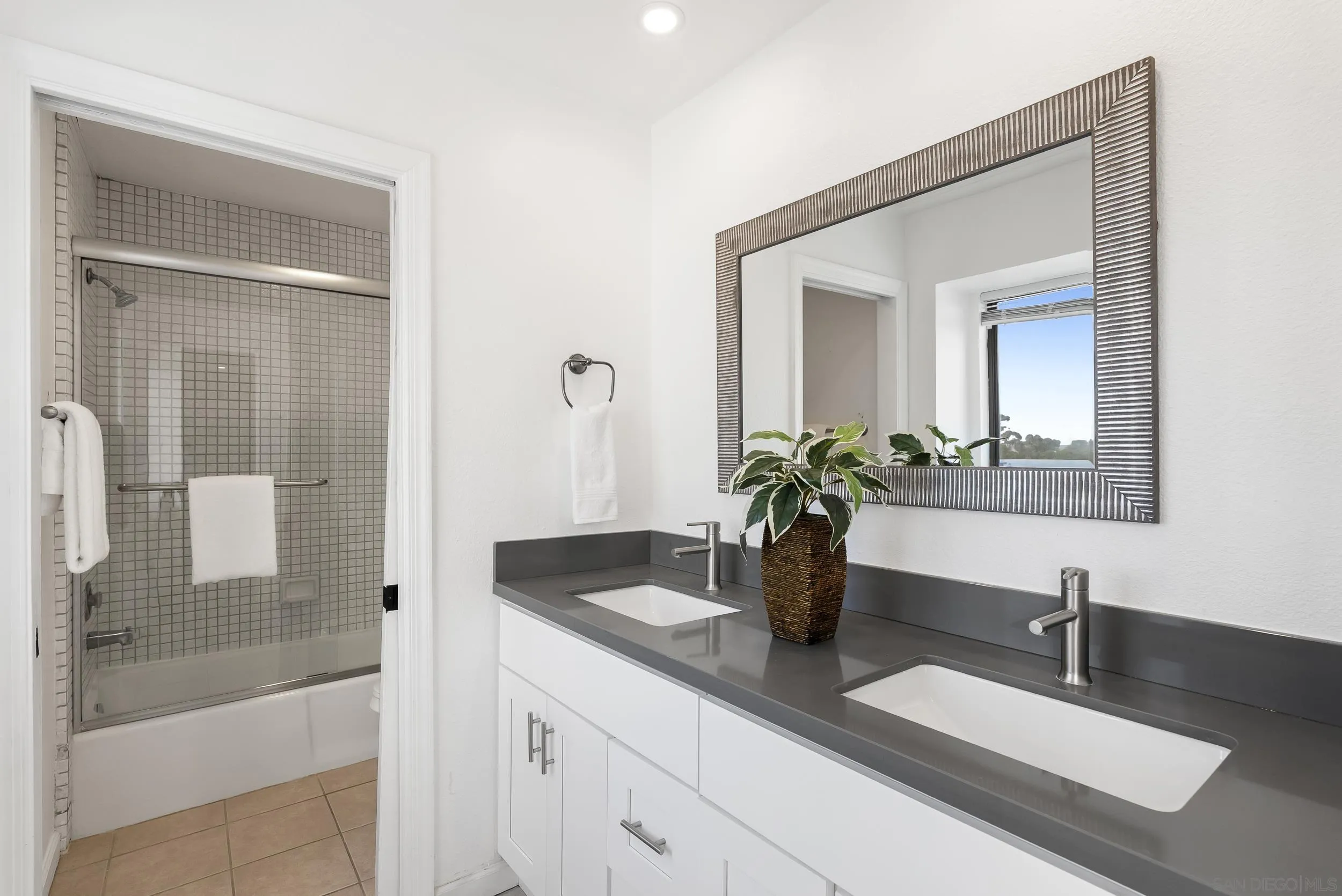 https://cdn.realtyfeed.com/cdn/127/260014880/c99e91c61c820b1f4b9c092d9a6a66f7.webp