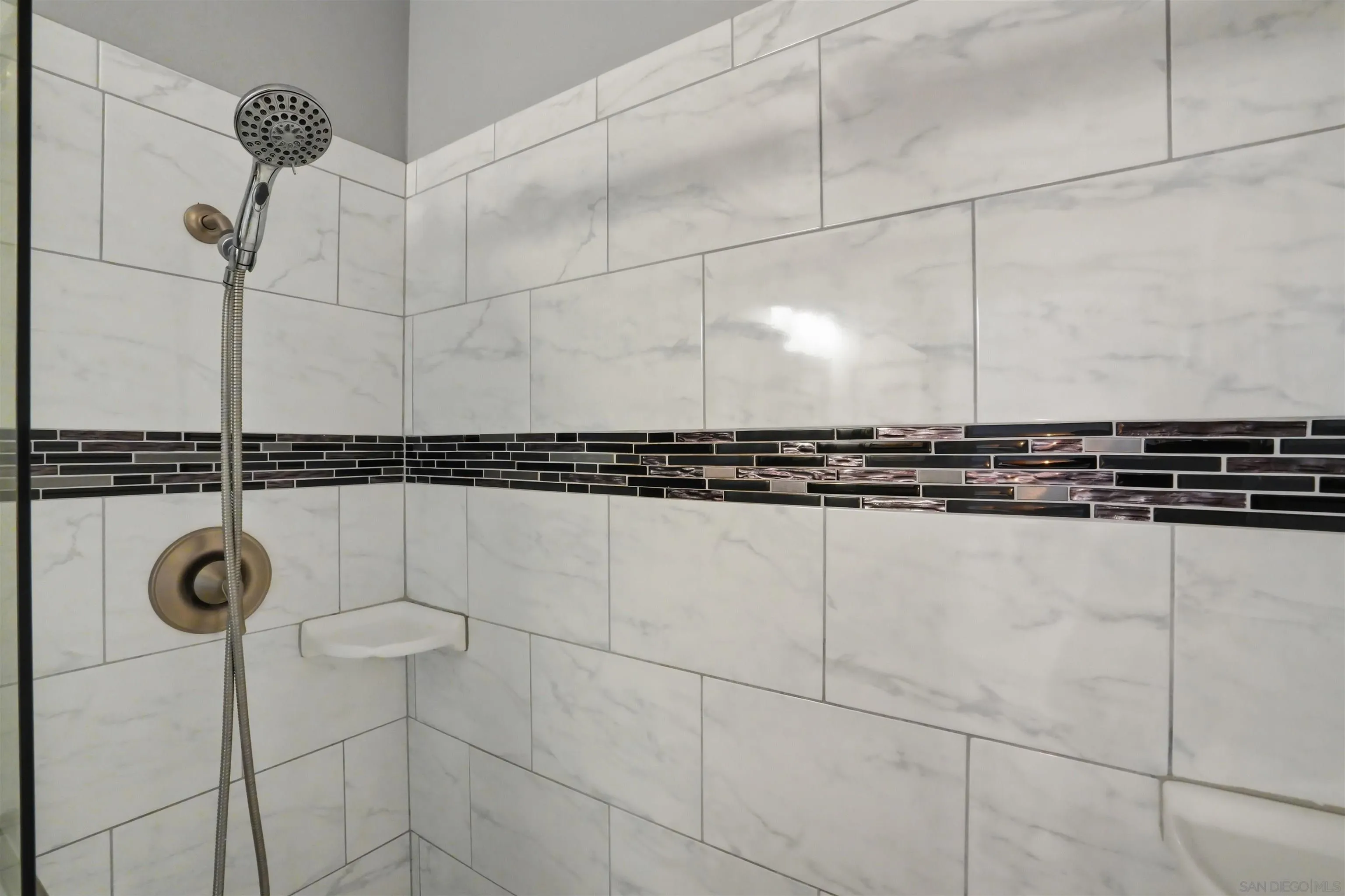 https://cdn.realtyfeed.com/cdn/127/260014881/7500715c474d008f1ceb446186c0633b.webp