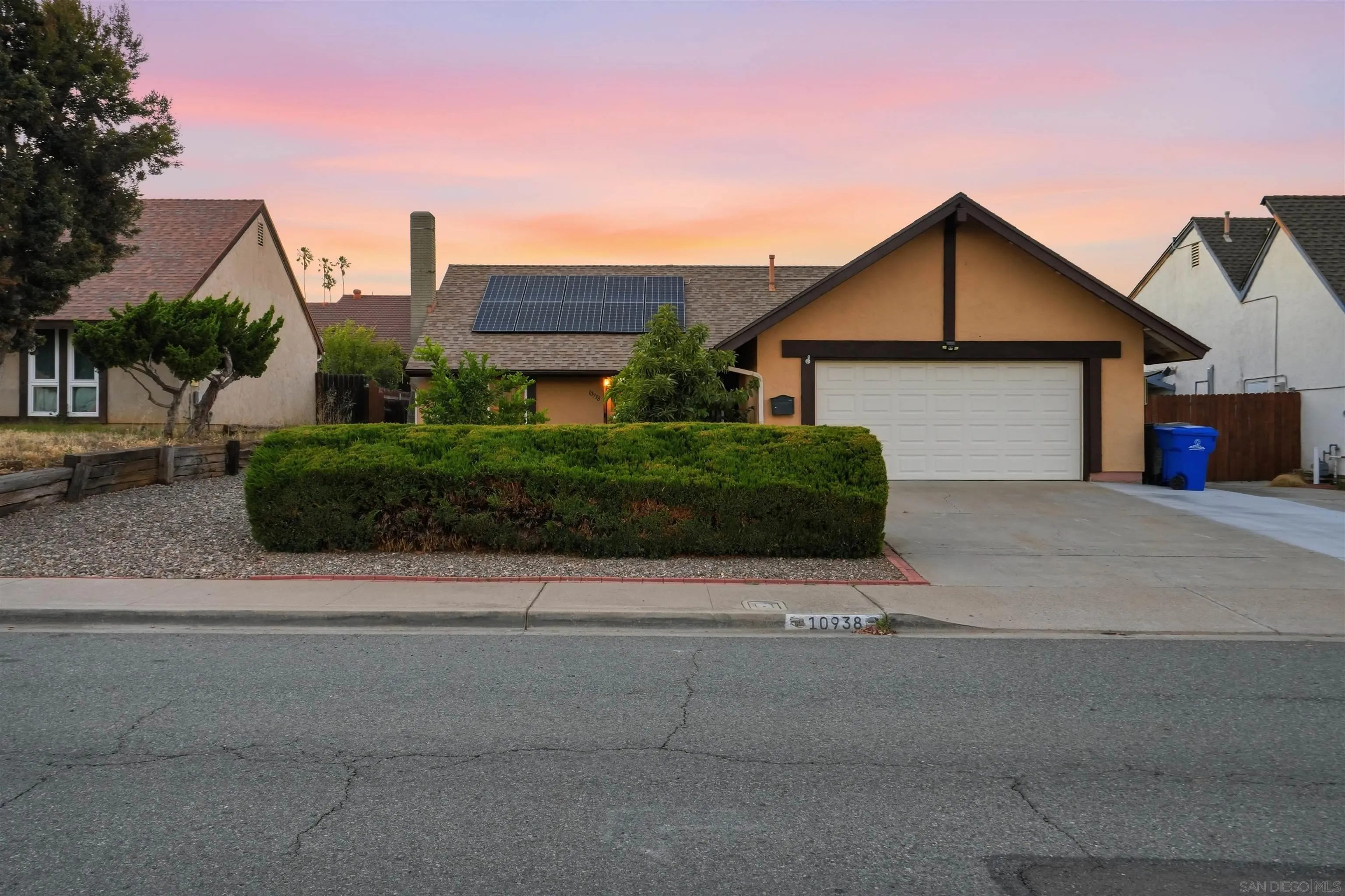 https://cdn.realtyfeed.com/cdn/127/260014881/785989b3e0e4dfb24078e65875e96a7e.webp