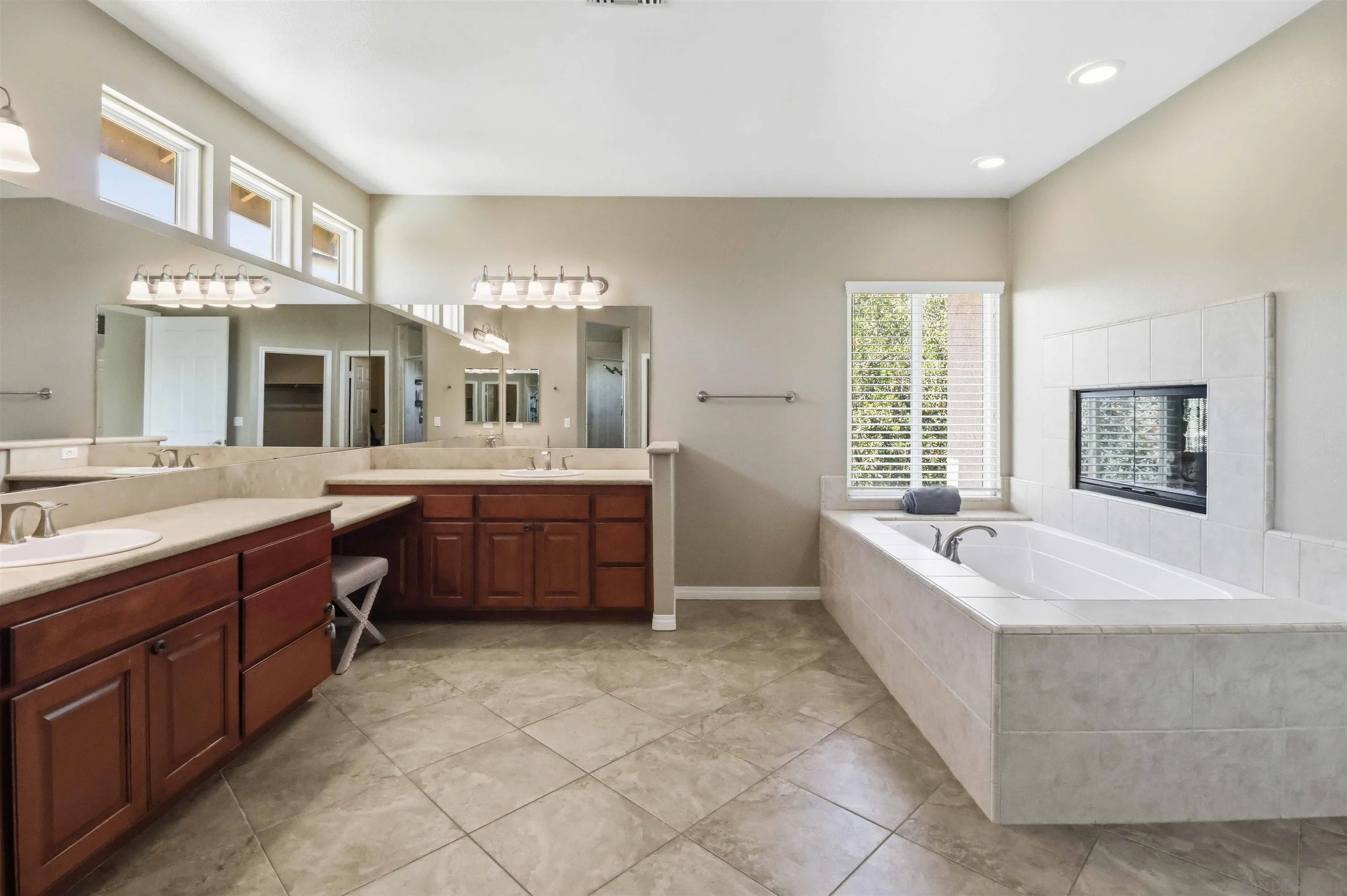 https://cdn.realtyfeed.com/cdn/127/260014882/02f41cbebc87c2fd63ed2cc17396d9ce.webp