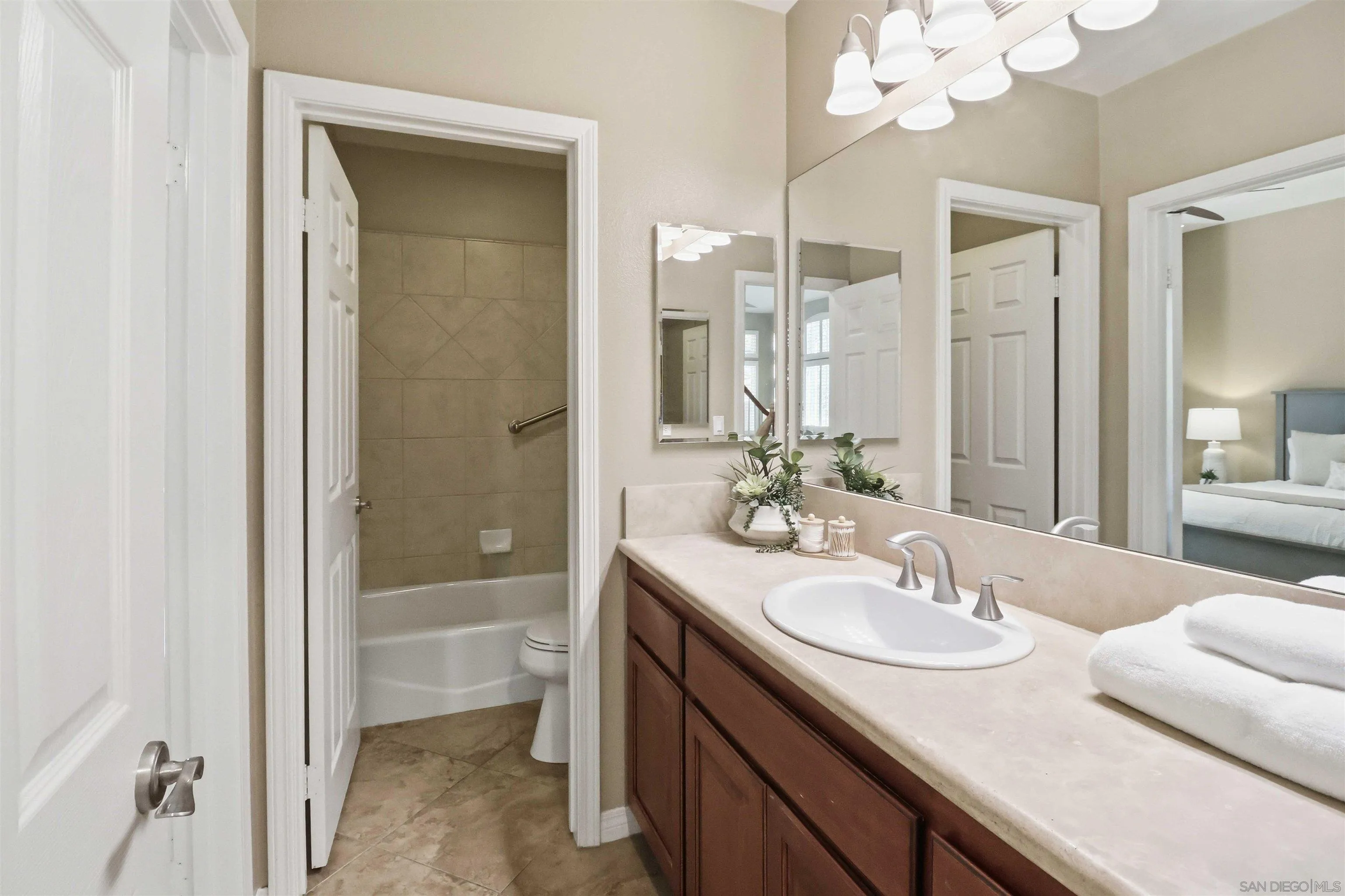 https://cdn.realtyfeed.com/cdn/127/260014882/15d276fa2a3da0c967cde29fdce81b29.webp