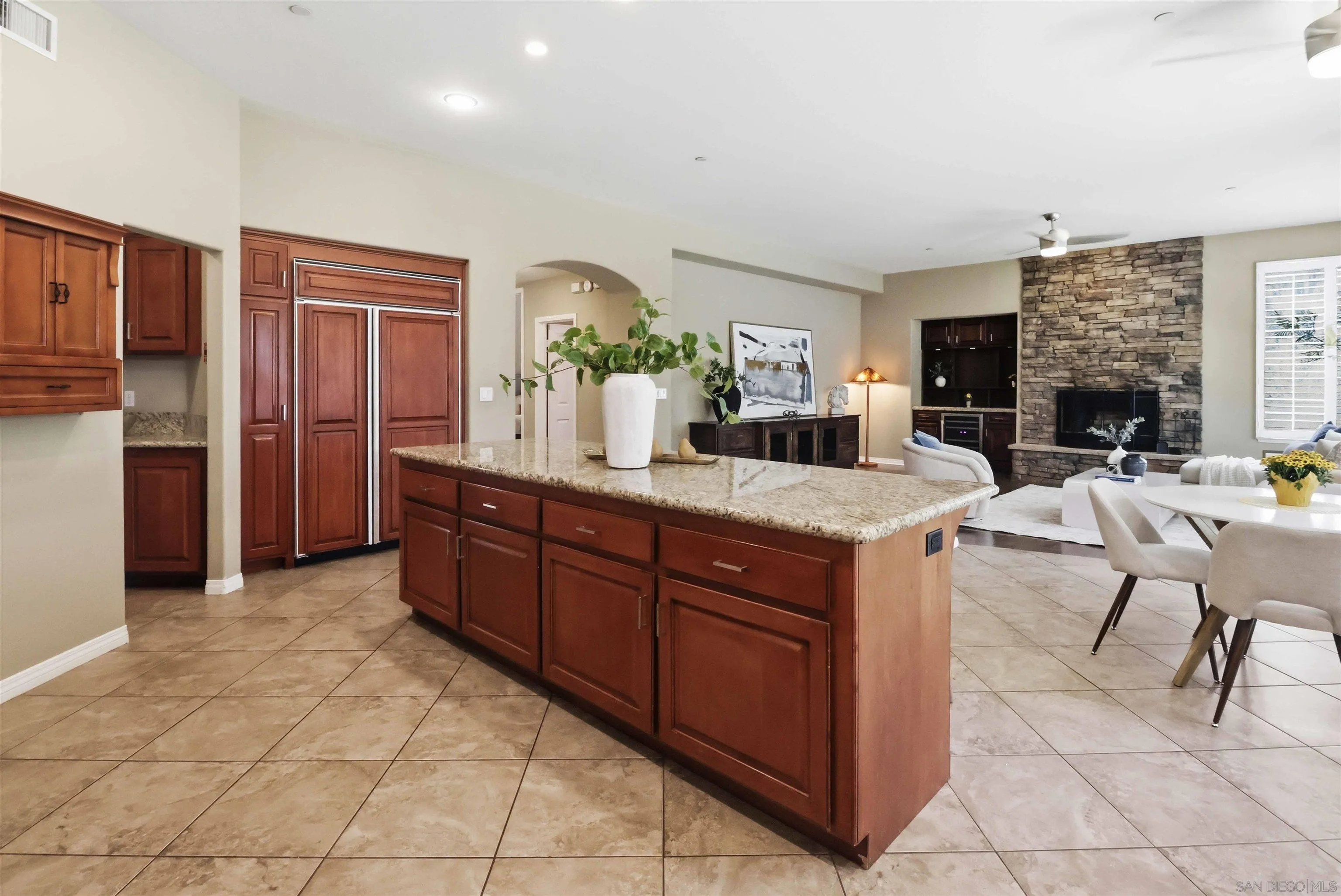https://cdn.realtyfeed.com/cdn/127/260014882/83edccabe16f65f955a33b12e70f6ac3.webp