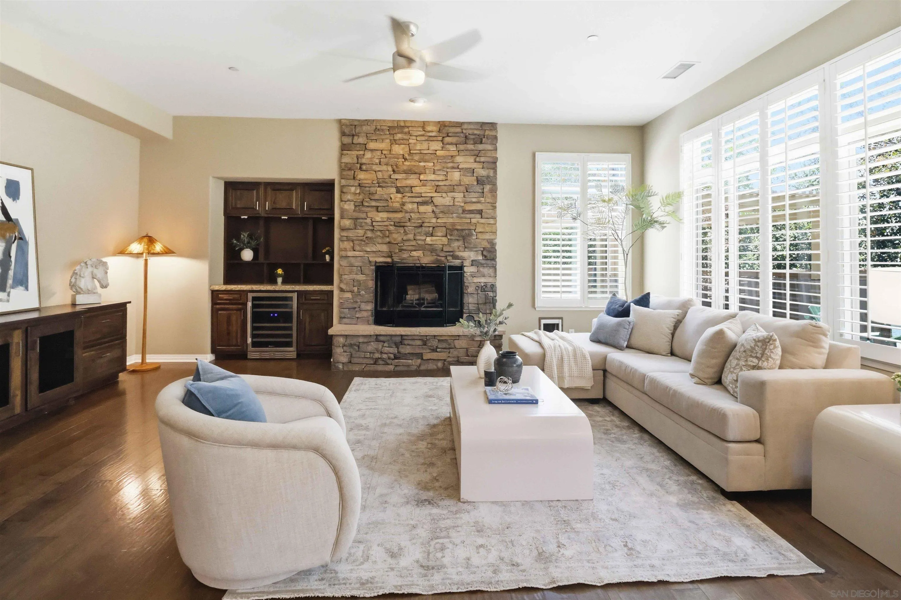 https://cdn.realtyfeed.com/cdn/127/260014882/85efb39e469741d347a5e772c6c2e4f9.webp
