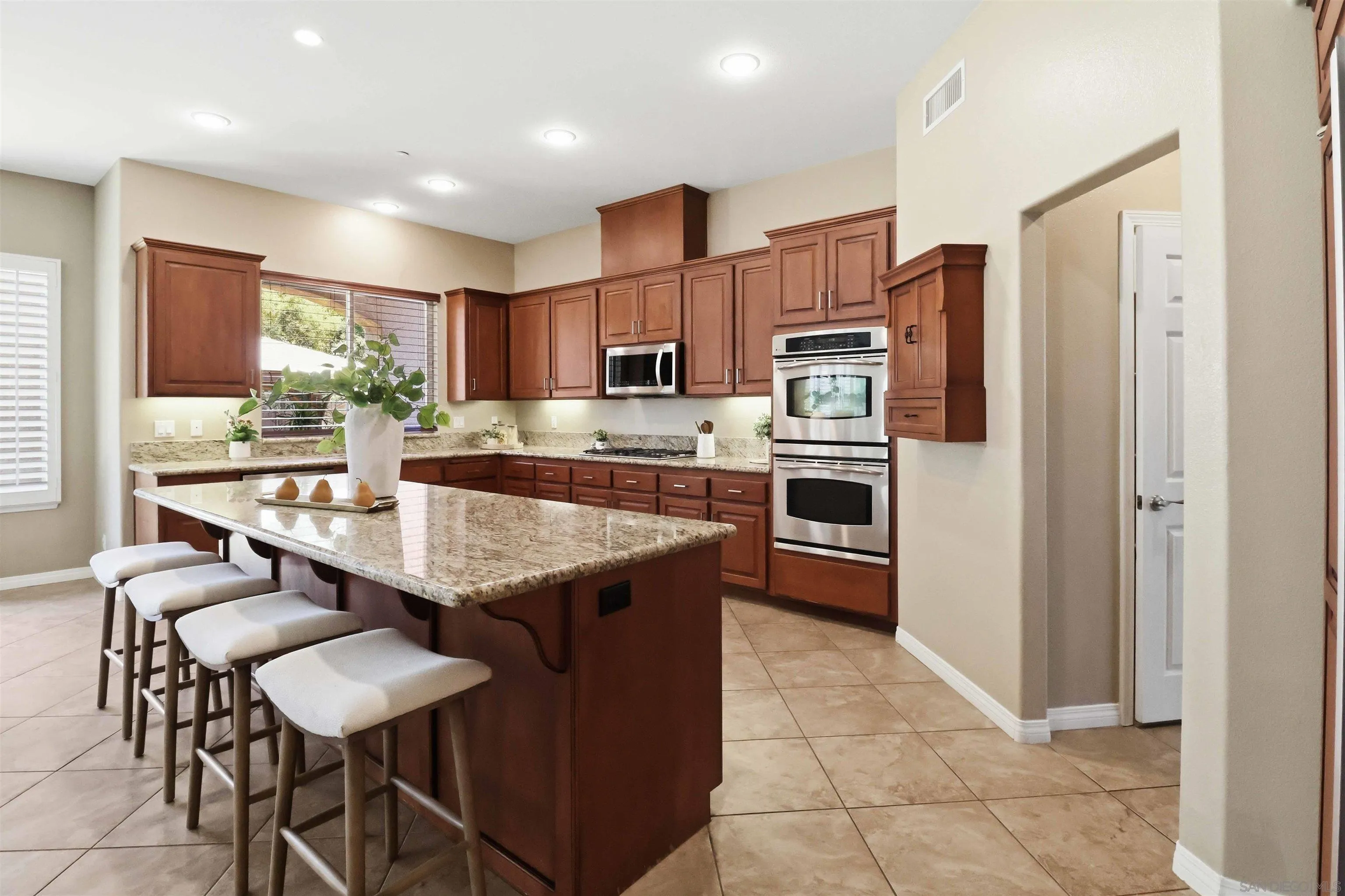 https://cdn.realtyfeed.com/cdn/127/260014882/89e895e796f1f4addb2fa07fae7c2d61.webp