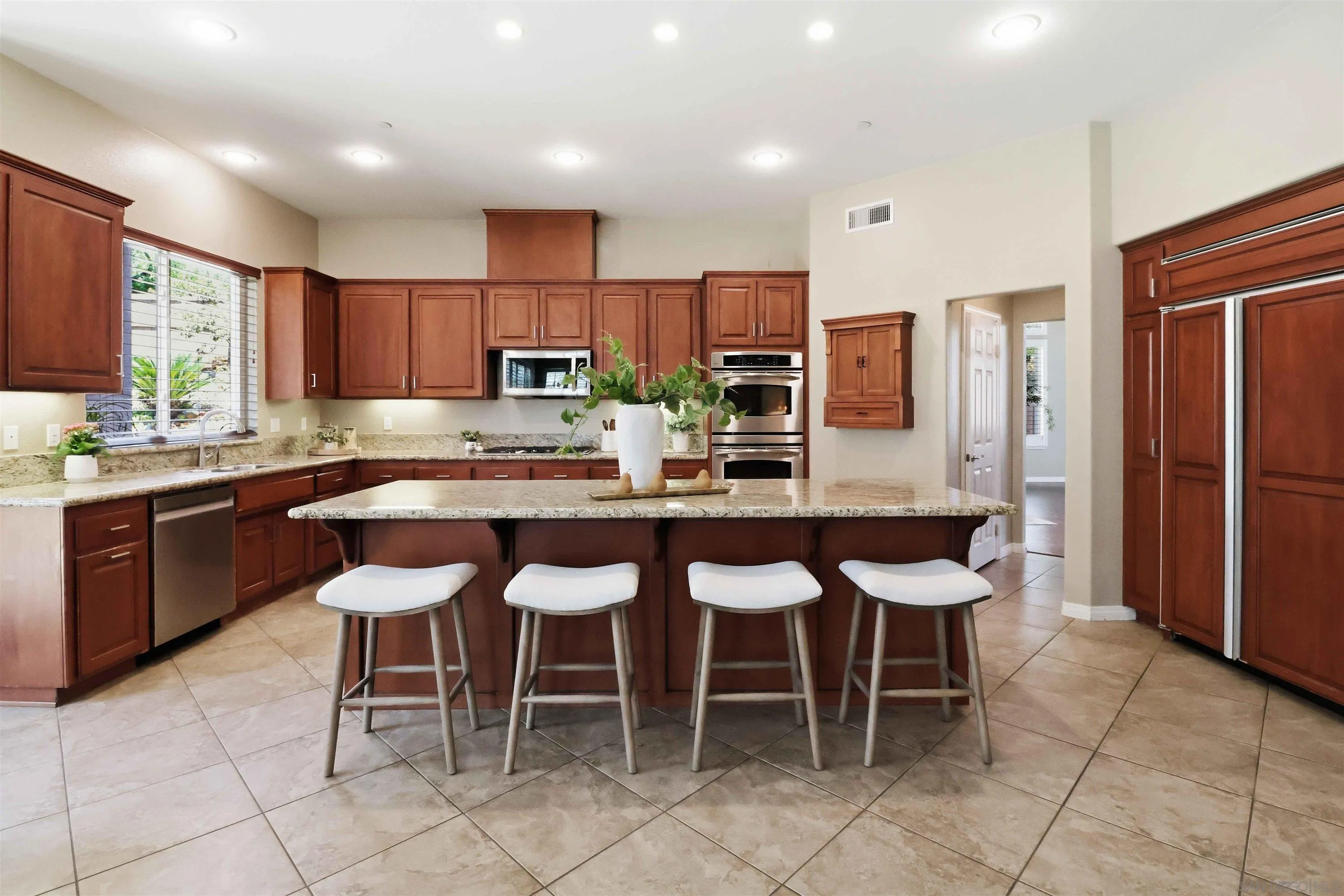 https://cdn.realtyfeed.com/cdn/127/260014882/abffc1f2fccabb35f31aa13e8b46da6f.webp