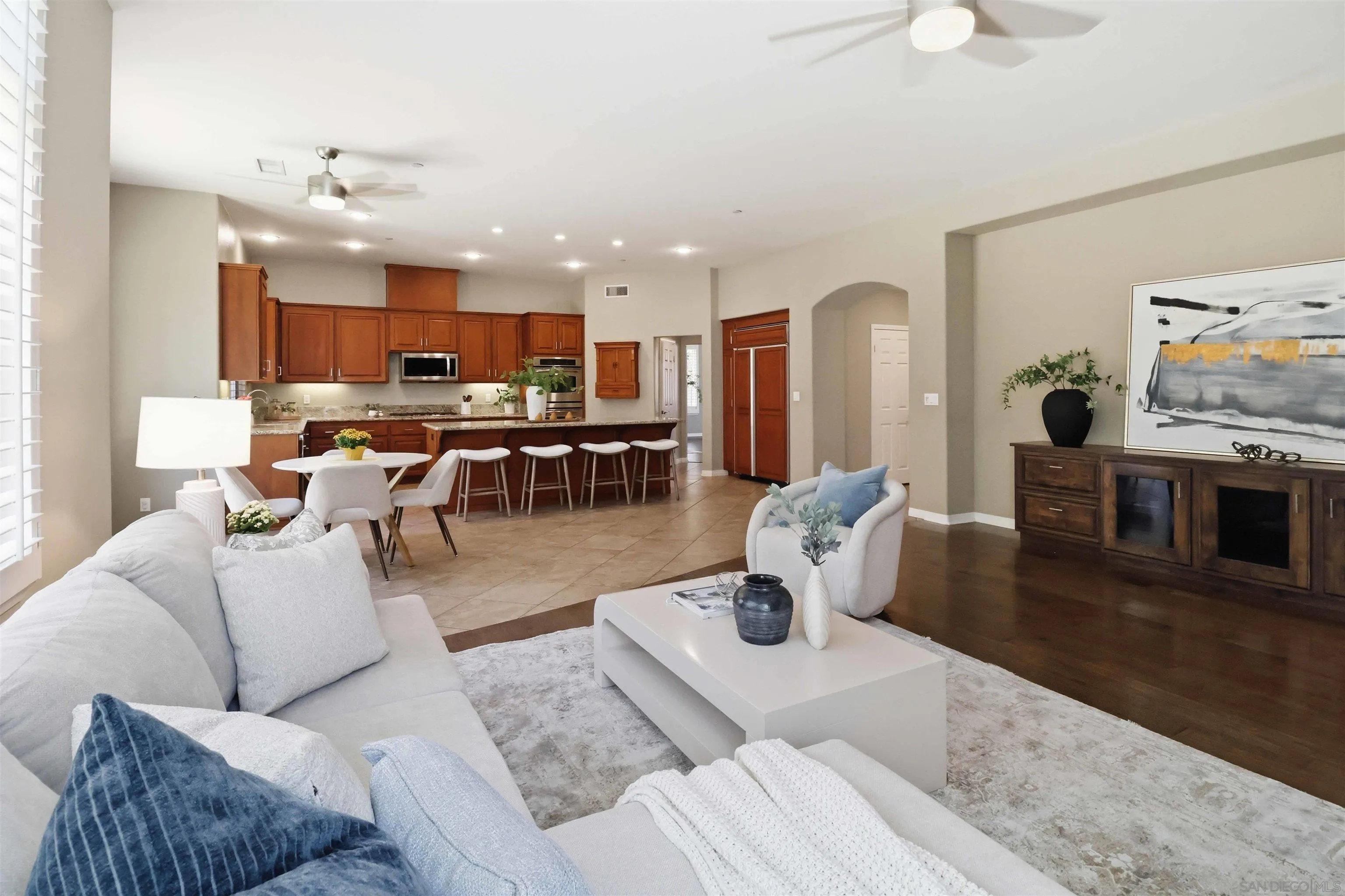 https://cdn.realtyfeed.com/cdn/127/260014882/d101541a4ac2981e9a15bbad0fa1436e.webp