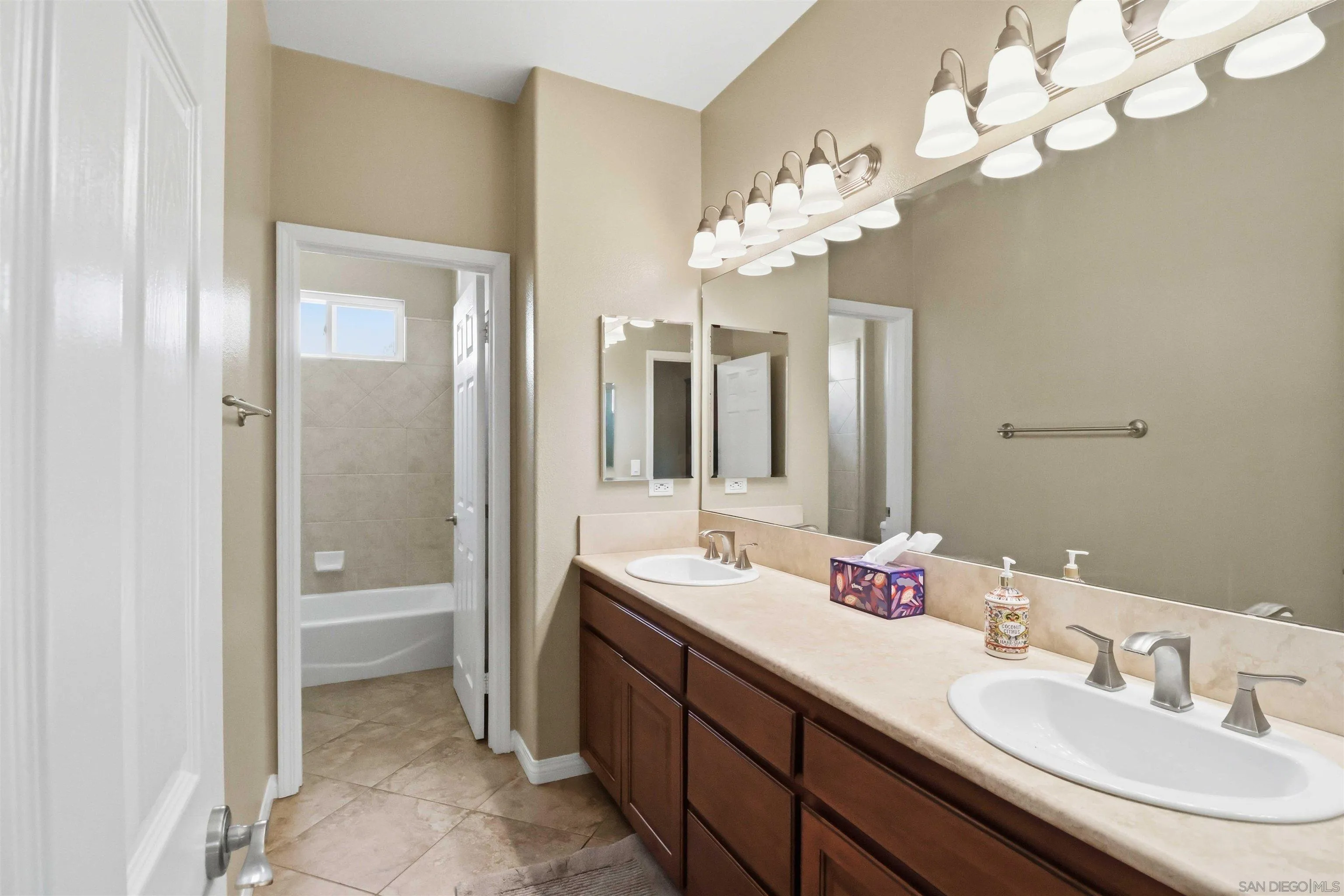 https://cdn.realtyfeed.com/cdn/127/260014882/d7e65db363a339f855ec5e01fdeedbf0.webp